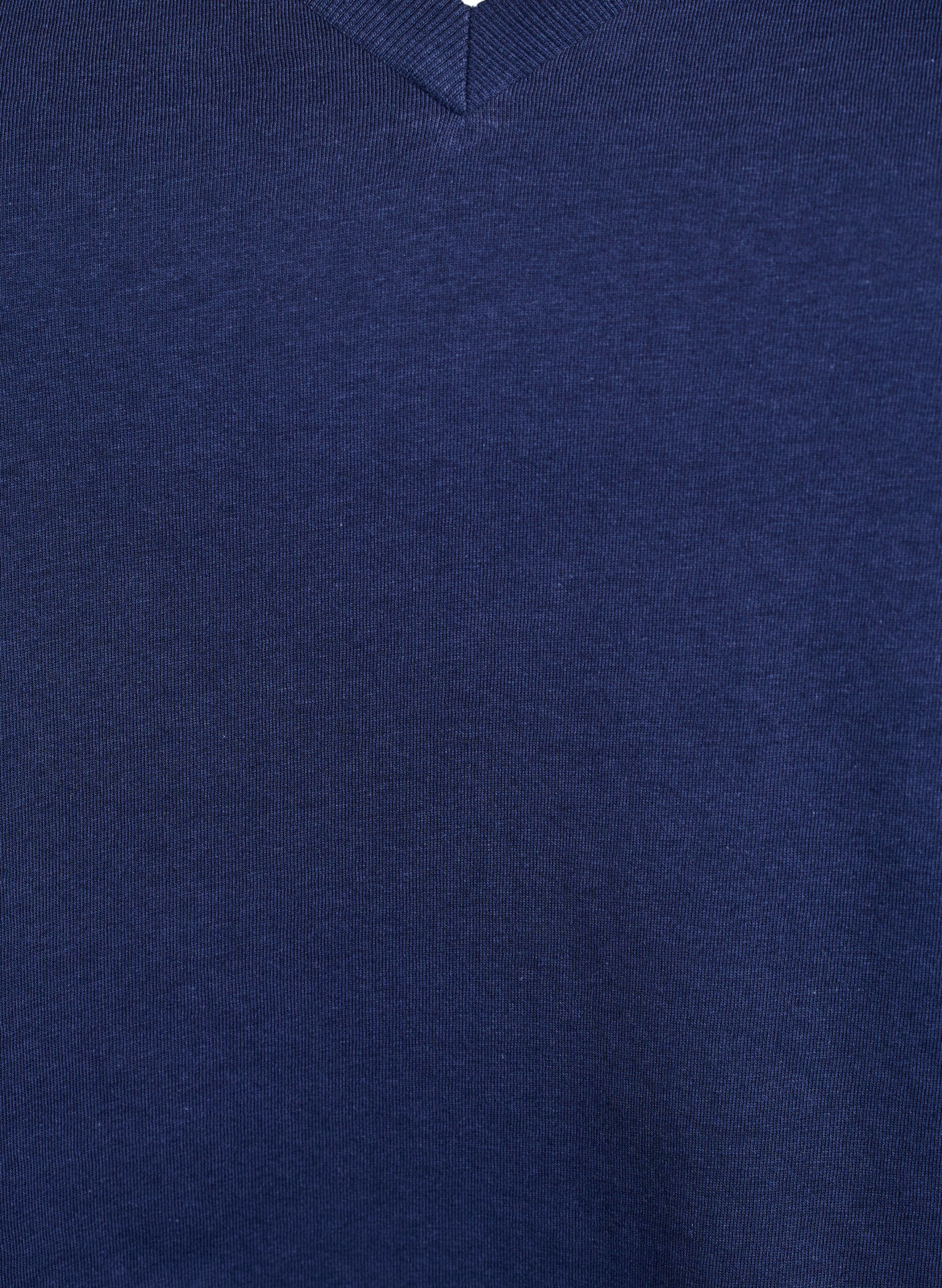 Zizzi T-shirt en coton simple avec encolure en V, Bleu, Packshot image number 2
