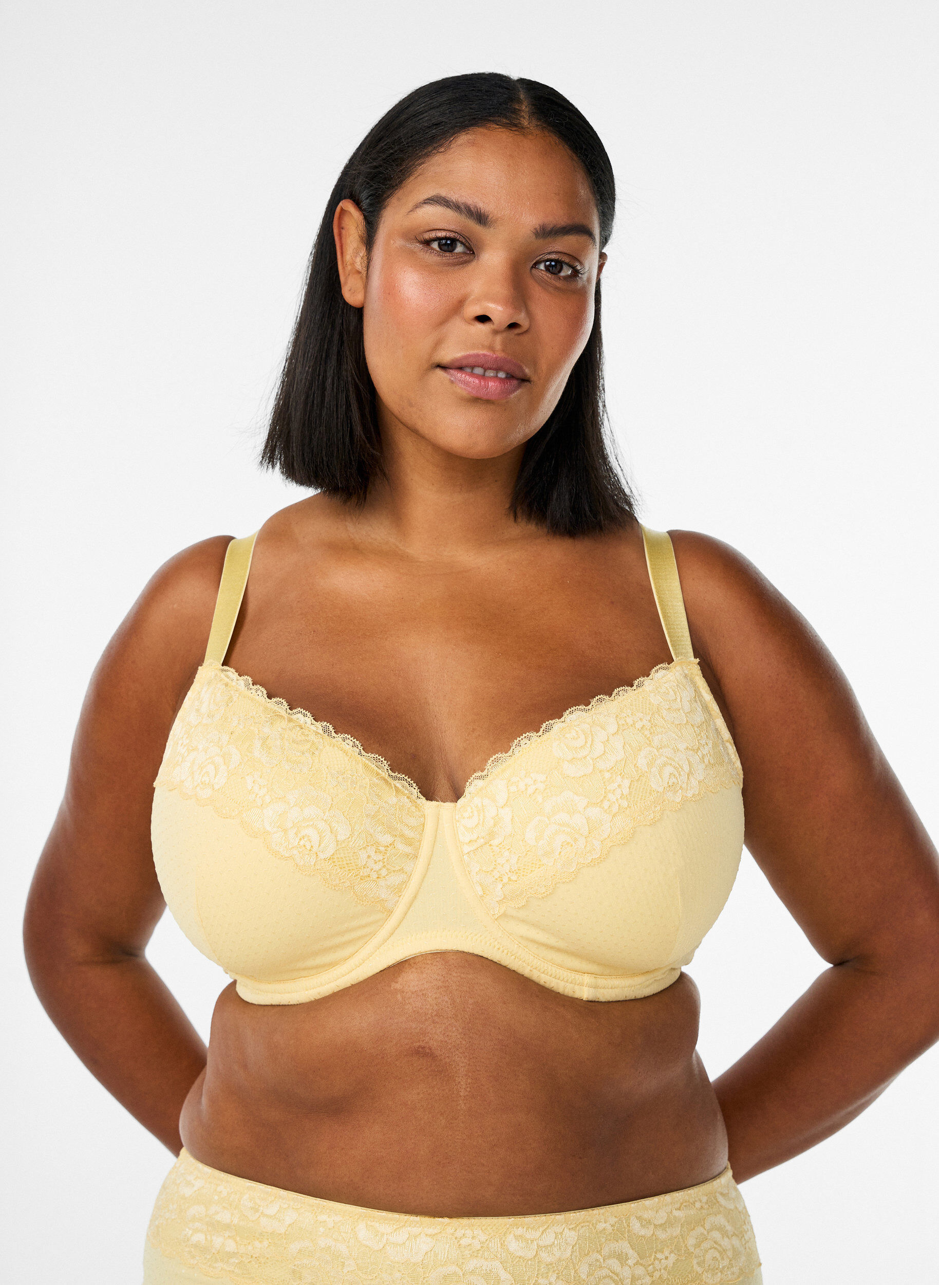 Soutien-gorge rembourr&eacute; avec dentelle et texture dobby, Jaune clair, Model
