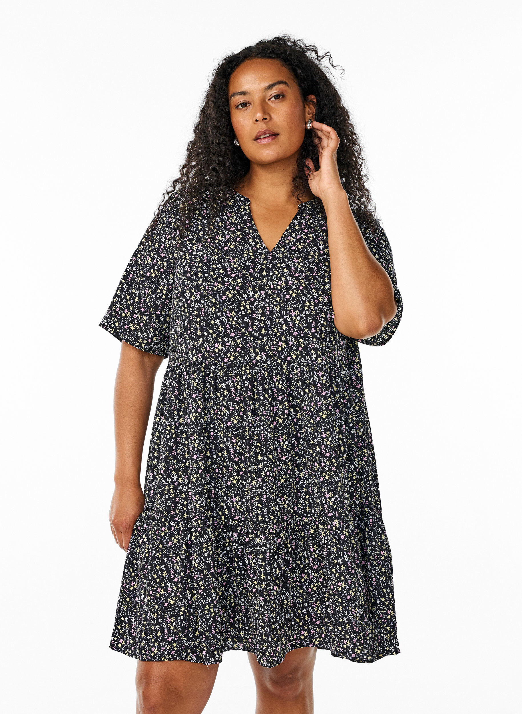 ZizziJurk met korte mouwen, A-lijn en snijlijnen, Zwart, Model image number 0