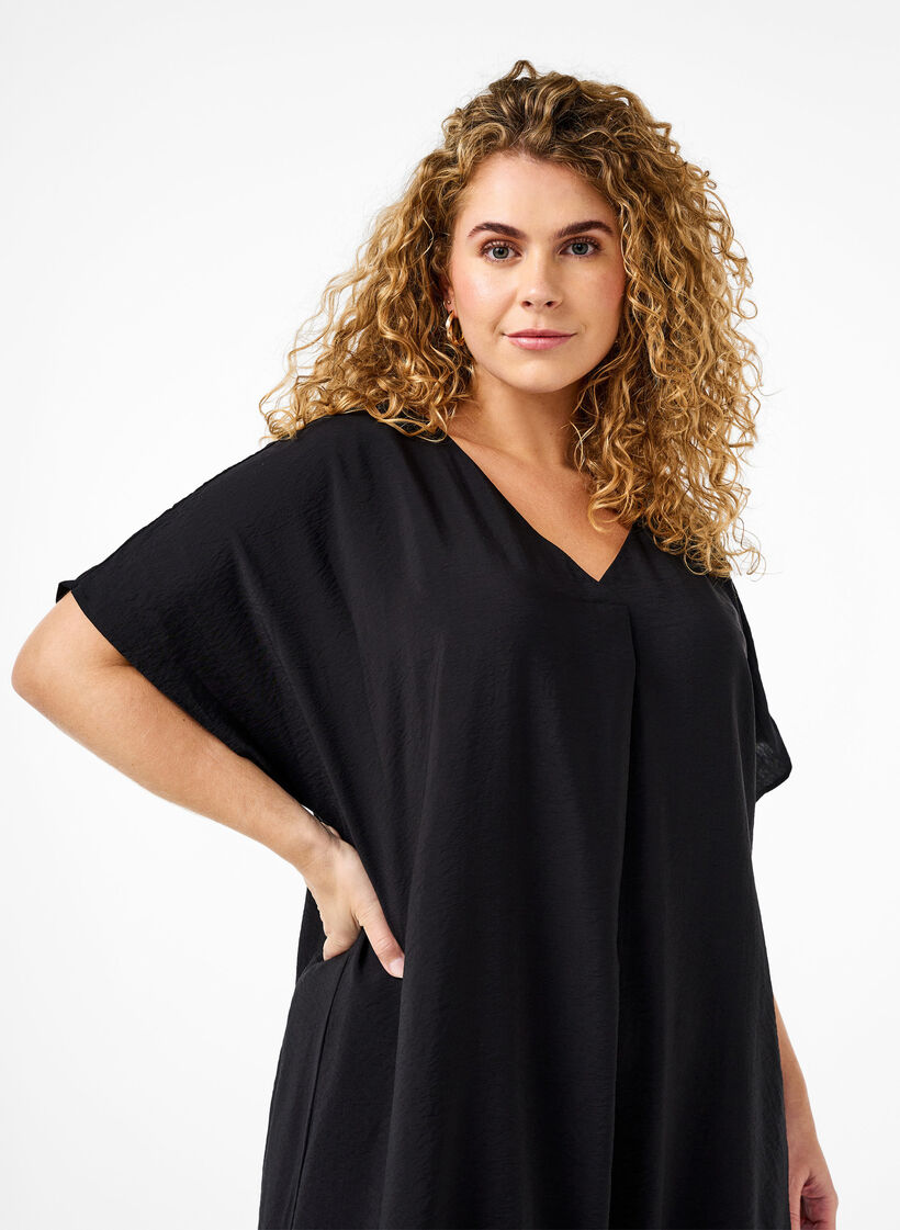 Jurk met V-hals van viscose, Zwart, Model image number 2