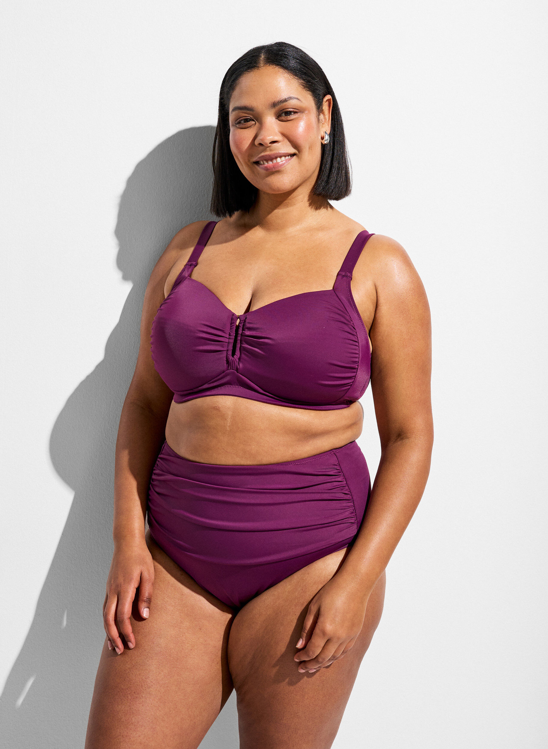 Culotte de bikini taille haute avec drap&eacute;, Violet, Model