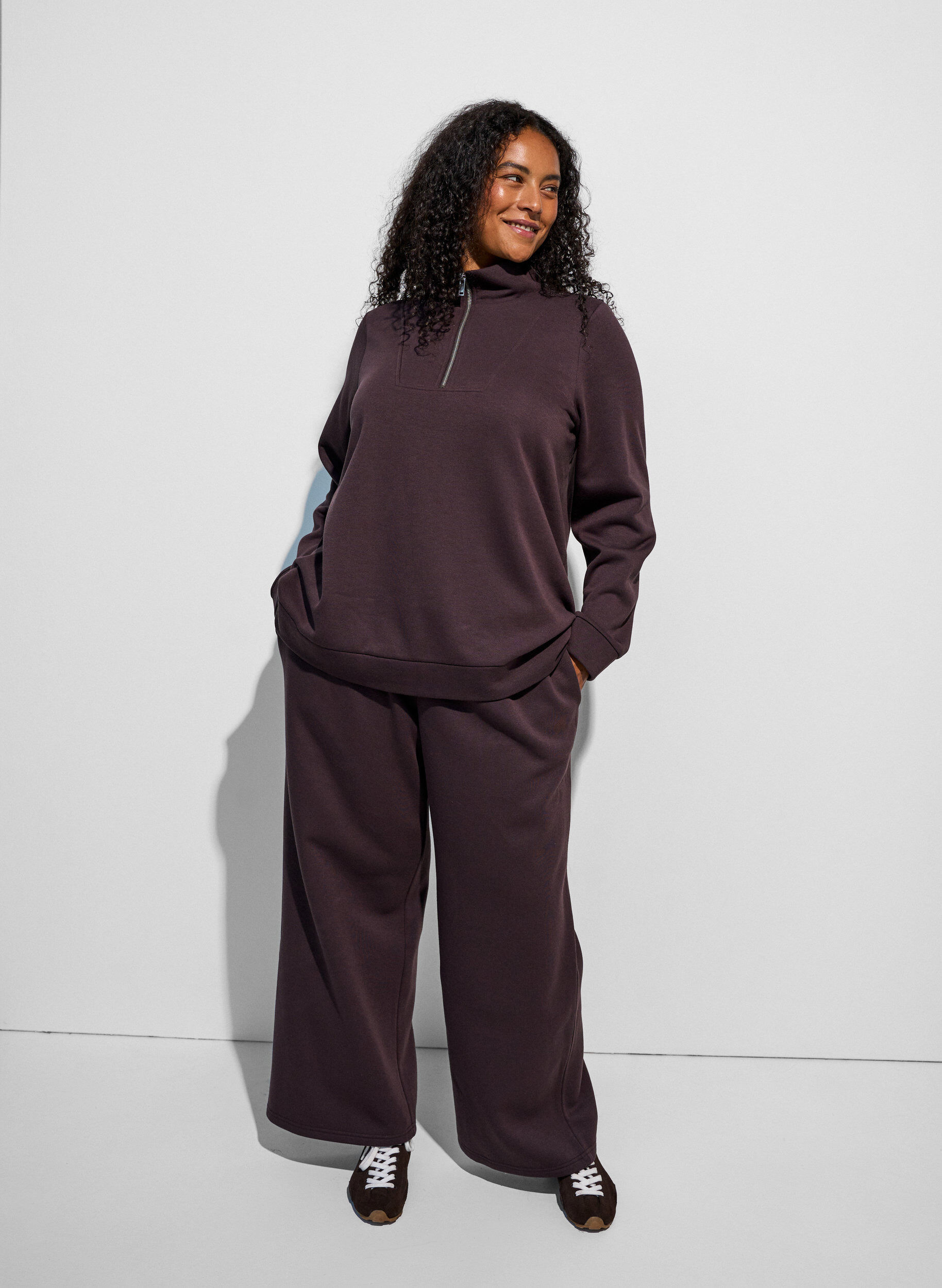ZizziPantalon de jogging taille haute avec coupe ample, Marron, Model image number 0