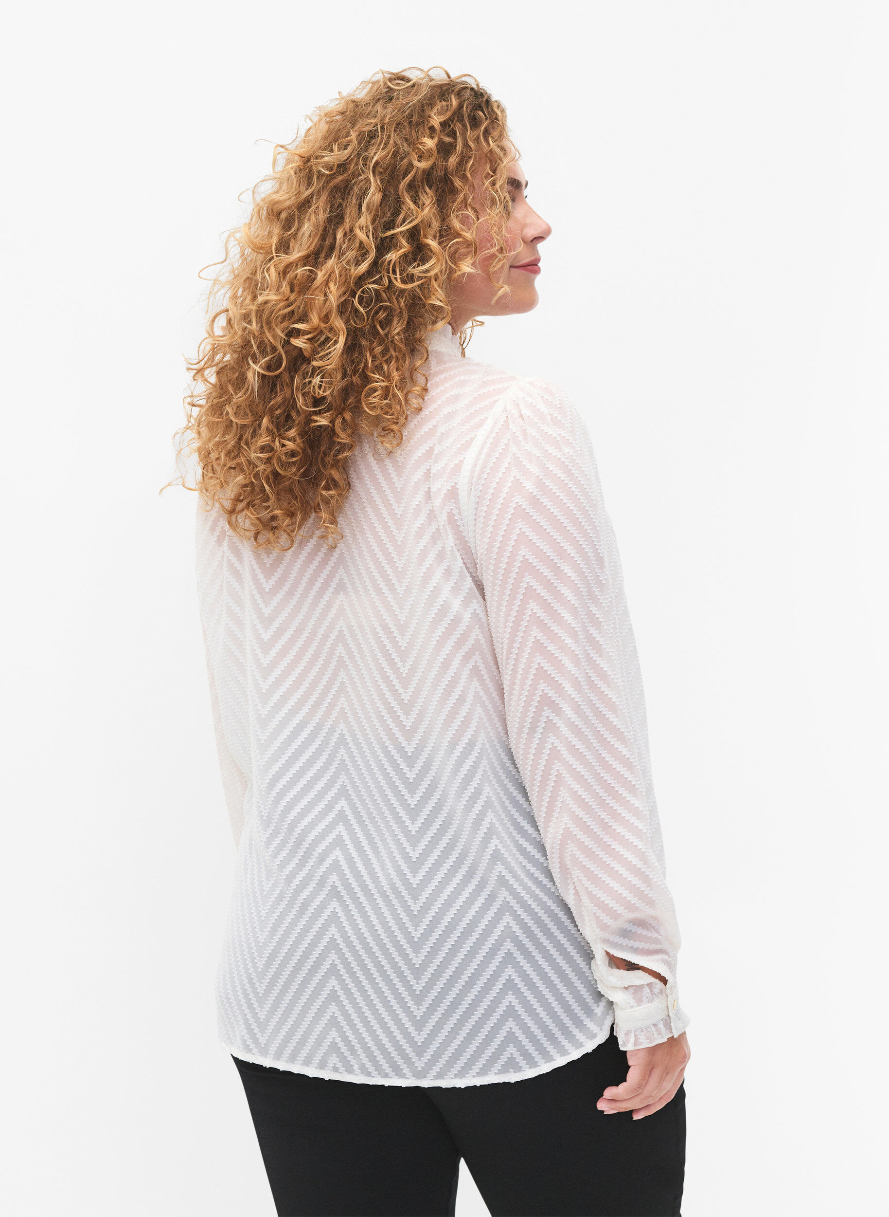 Zizzi Chemisier &agrave; volants et texture &agrave; motifs, Snow White, Model image number 1