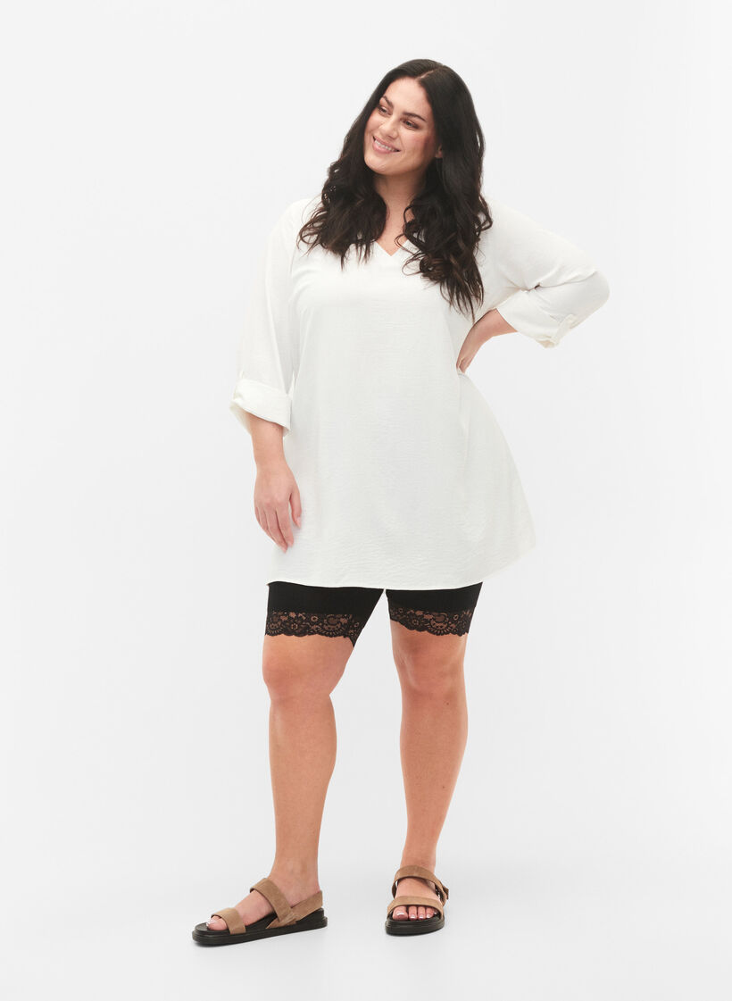 Short de cyclisme avec bordure en dentelle, Noir, Model image number 1