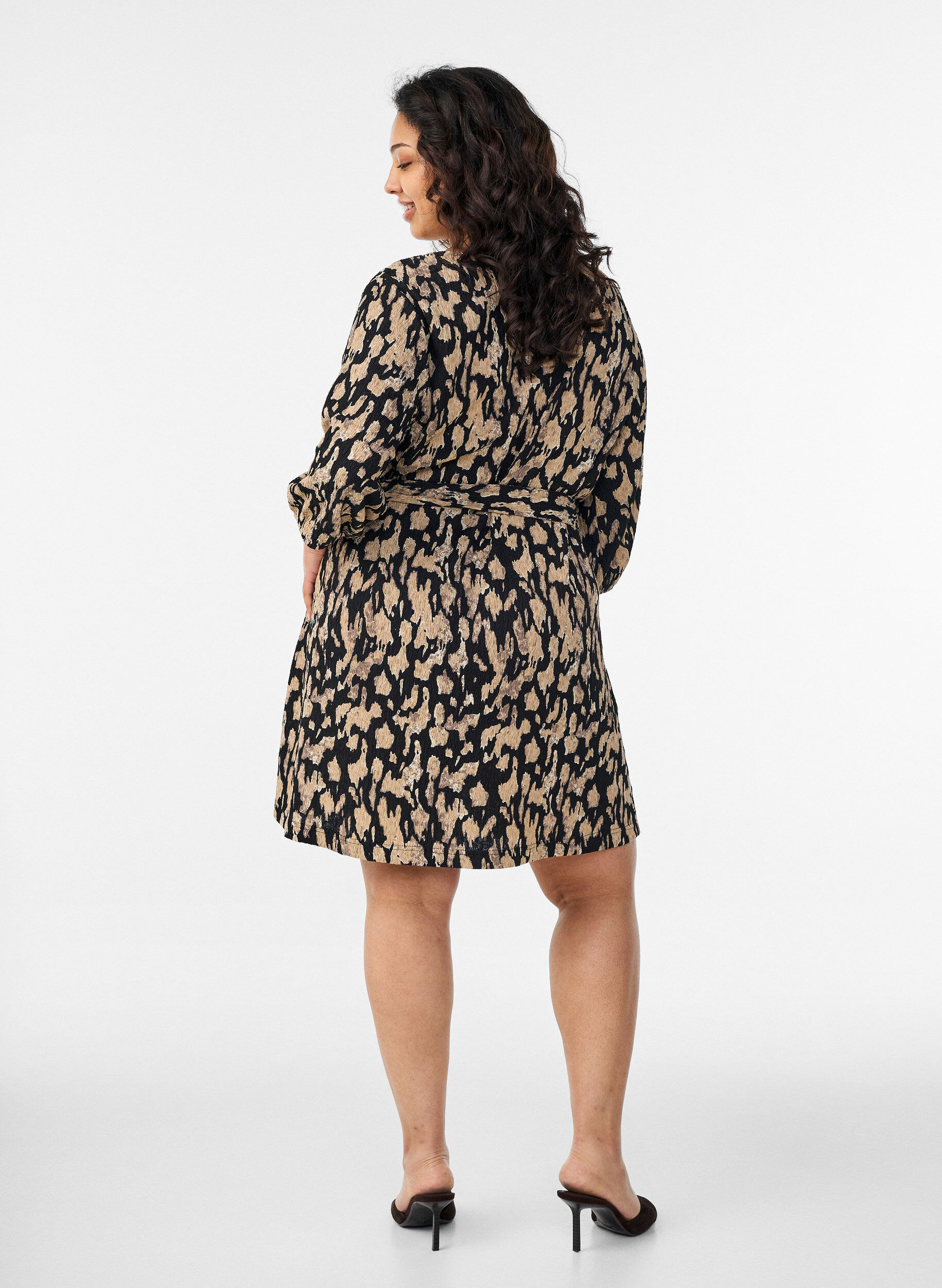 Zizzi Robe courte avec manches 3/4 et motif, Noir, Model image number 2