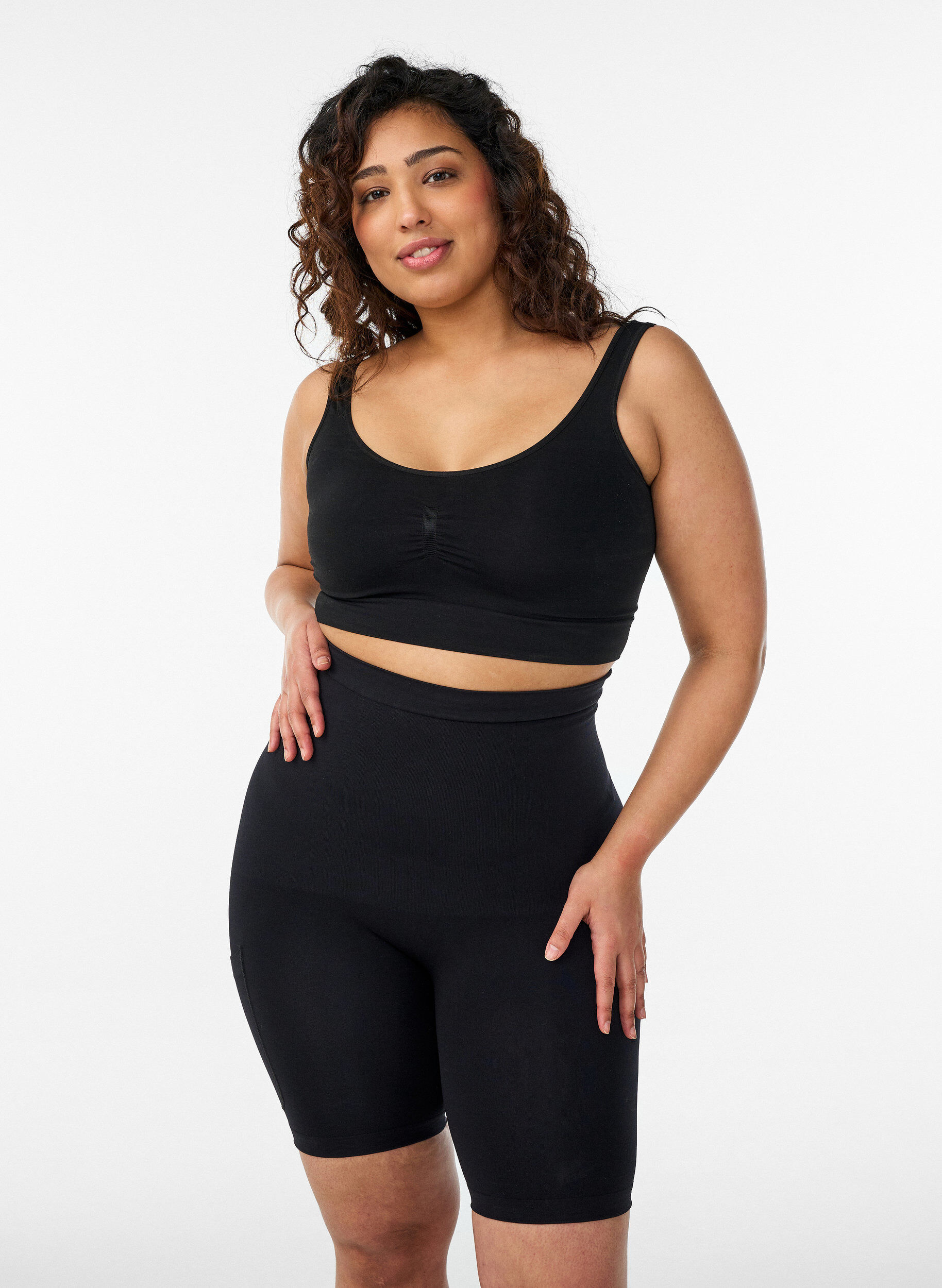 ZizziShapewear short met medium ondersteuning en een hoge taille, Zwart, Model image number 0
