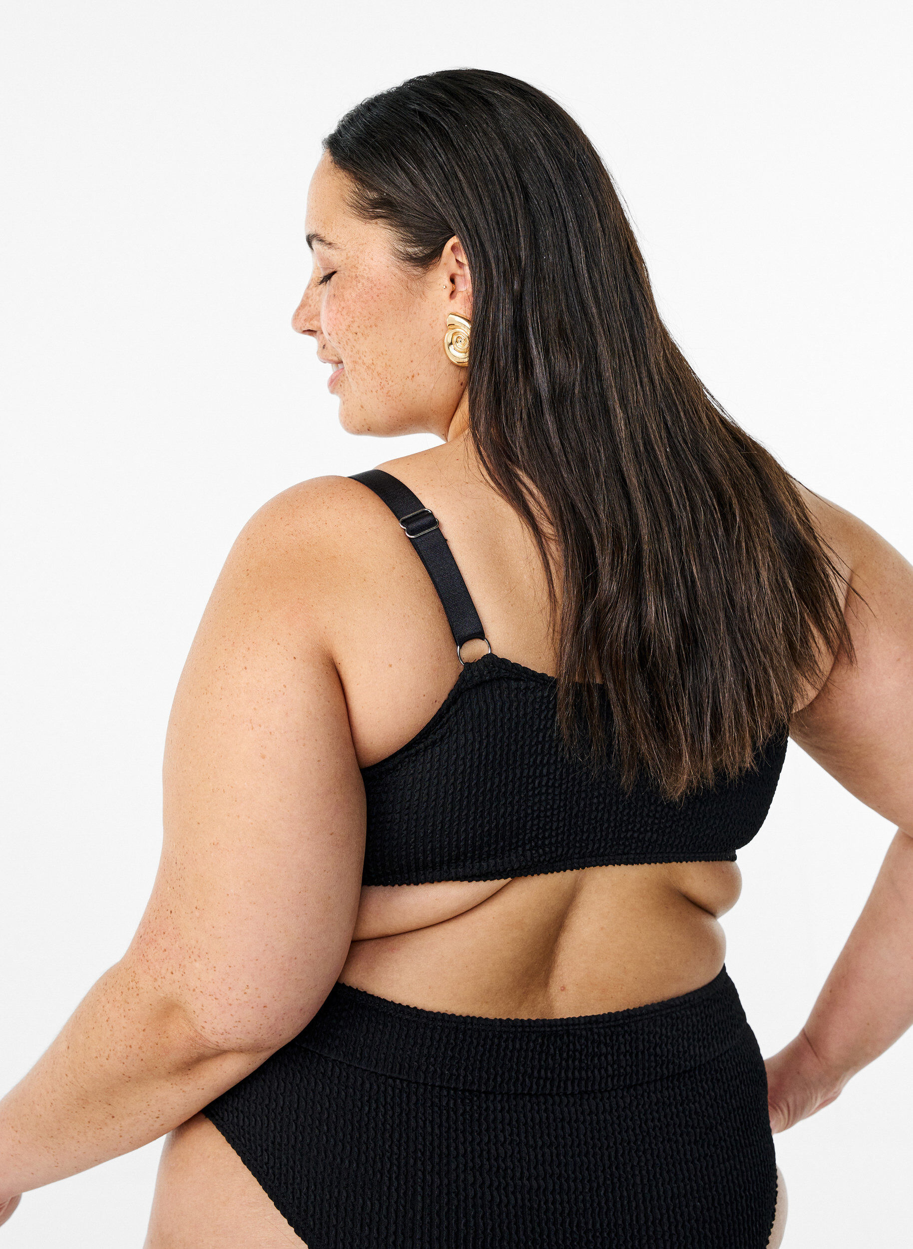 ZizziCrepe bikini top met verstelbare bandjes, Zwart, Model image number 2