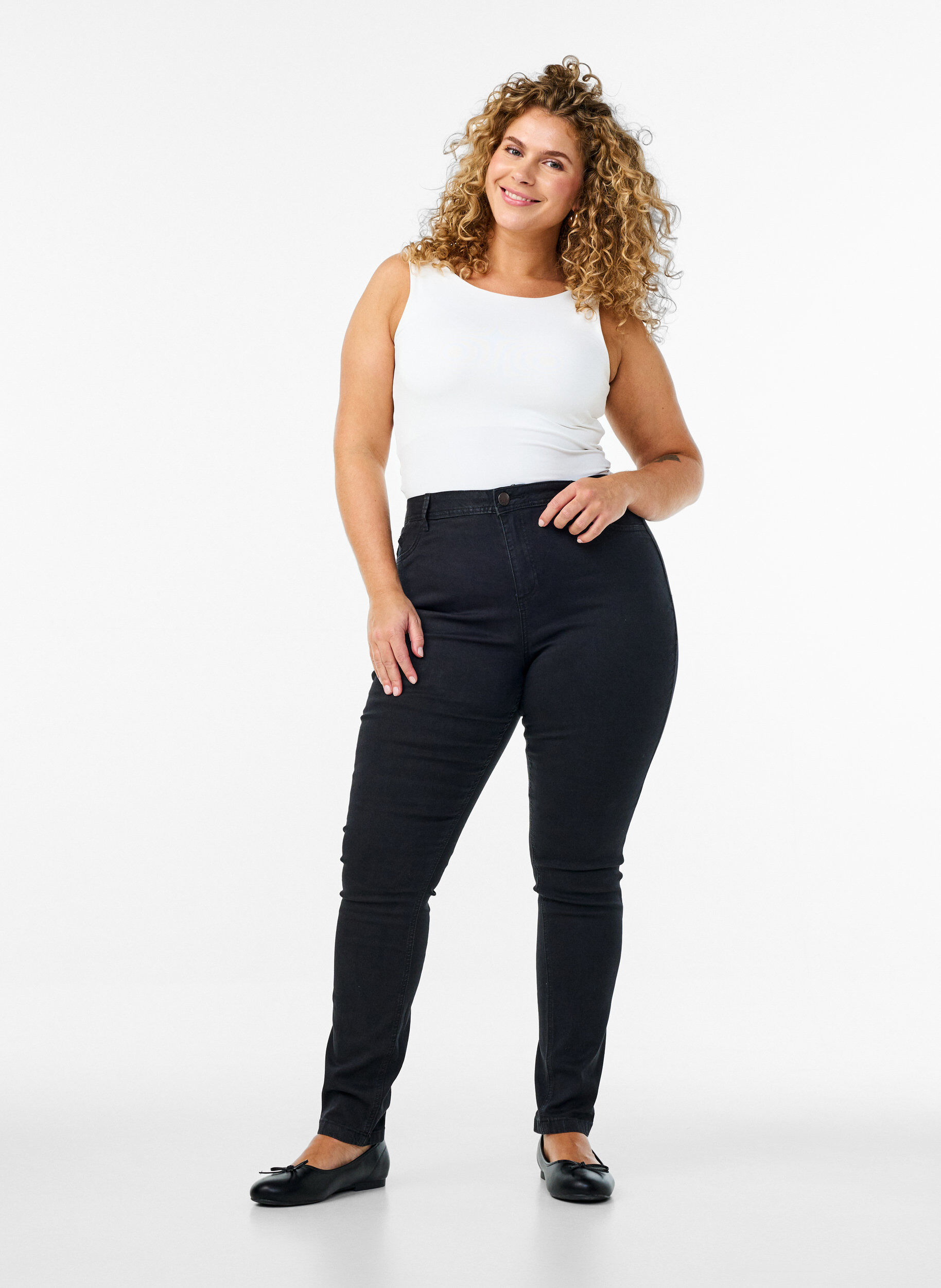 Super strakke Amy jeans met hoge taille, Zwart, Model