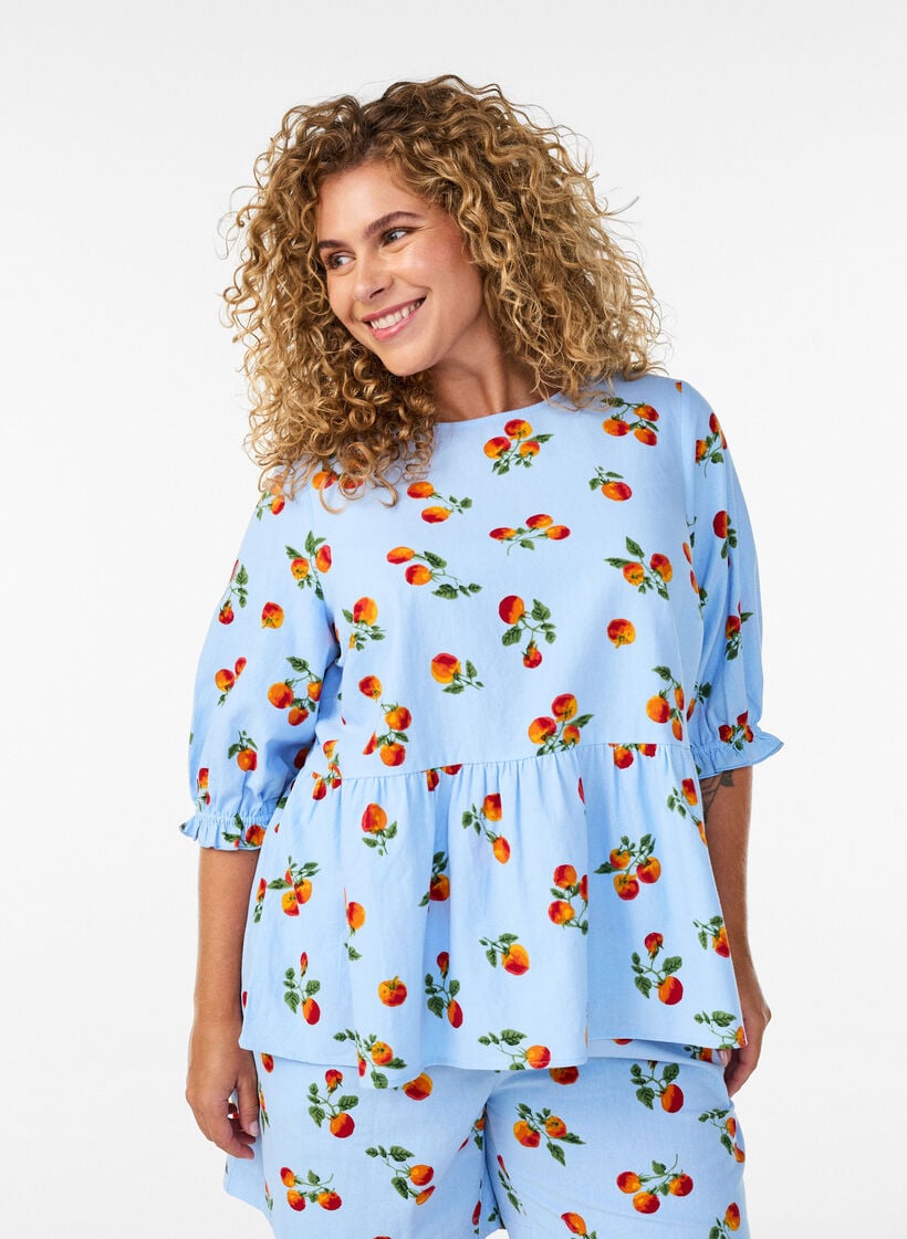 Blouse en coton avec imprim&eacute; tomates et peplum, Bleu Clair, Model image number 0