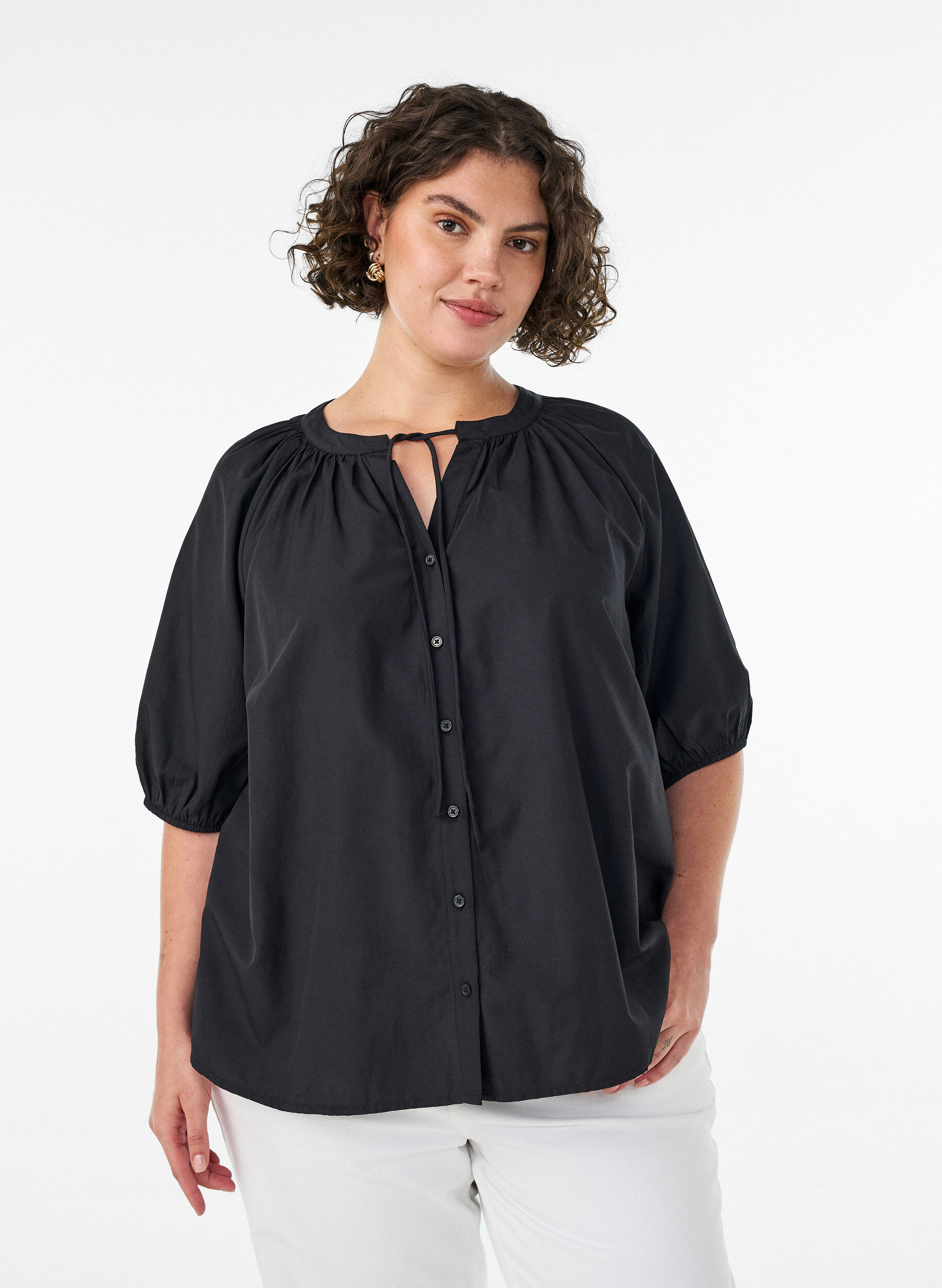 ZizziOverhemdblouse met knoopsluiting en strikceintuur, Zwart, Model image number 0
