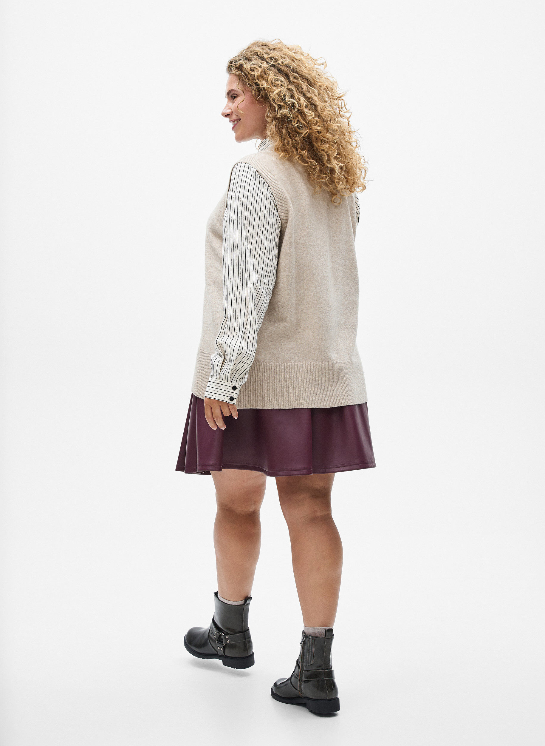 ZizziKorte skaterskirt in imitatieleer, Donker Bordeaux, Model image number 2