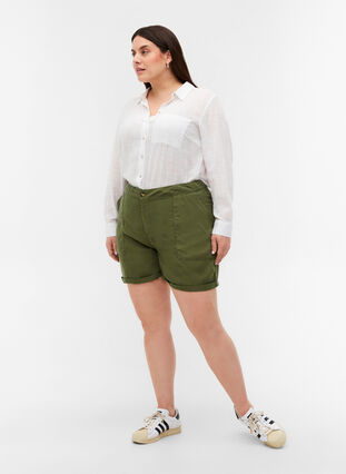 Short ample en lyocell avec poches, Kaki Green, Model image number 3