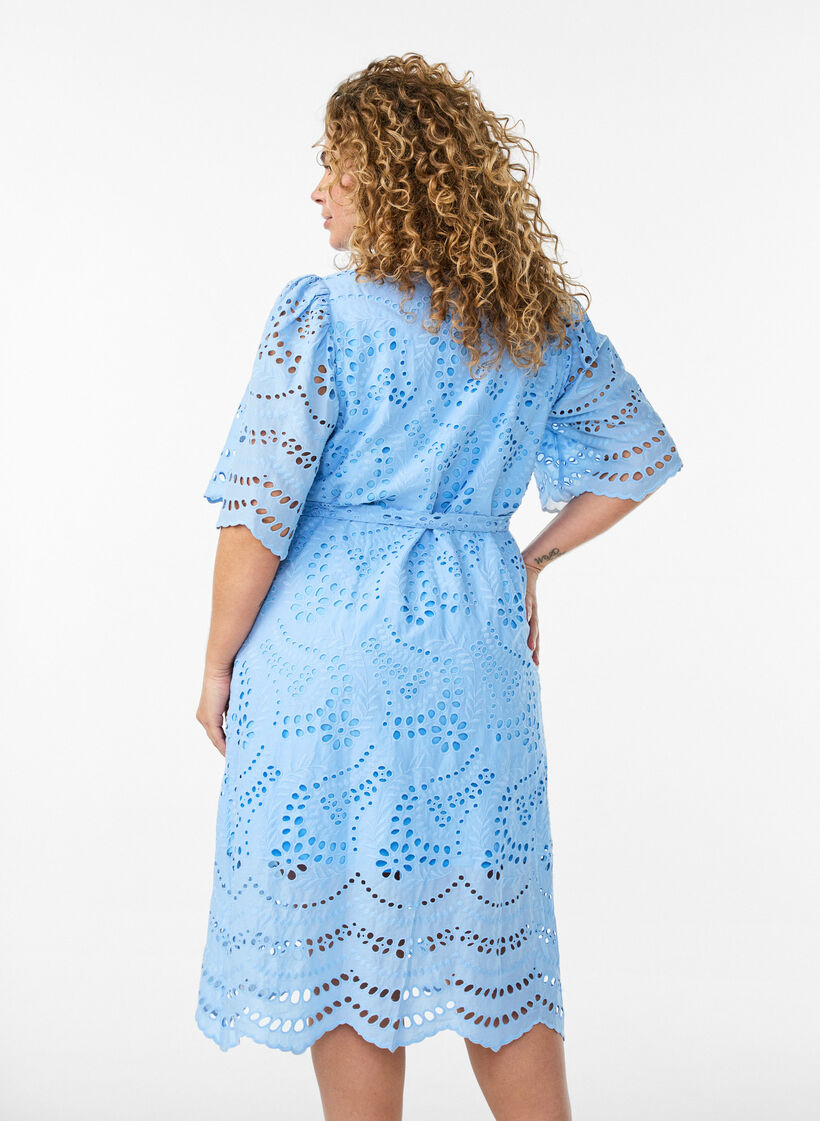 Robe chemise en broderie anglaise avec une ceinture &agrave; nouer, Bleu, Model image number 2