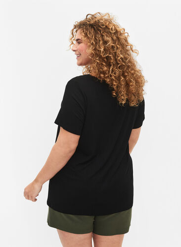 T-shirt en viscose côtelée avec col en V, Black, Model image number 1