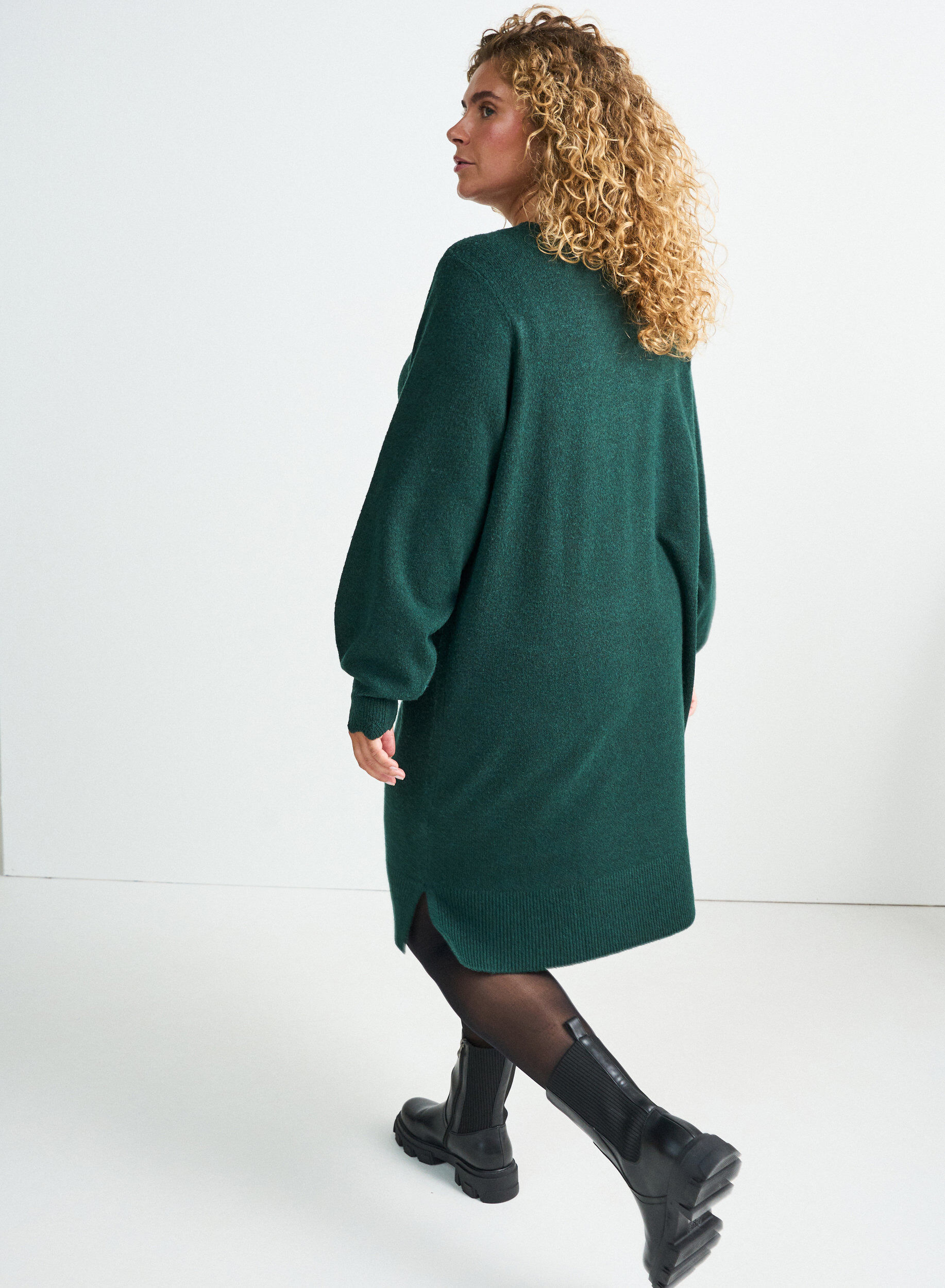 ZizziRobe courte en maille avec ourlet ondul&eacute; et fentes, Vert fonc&eacute;, Model image number 1