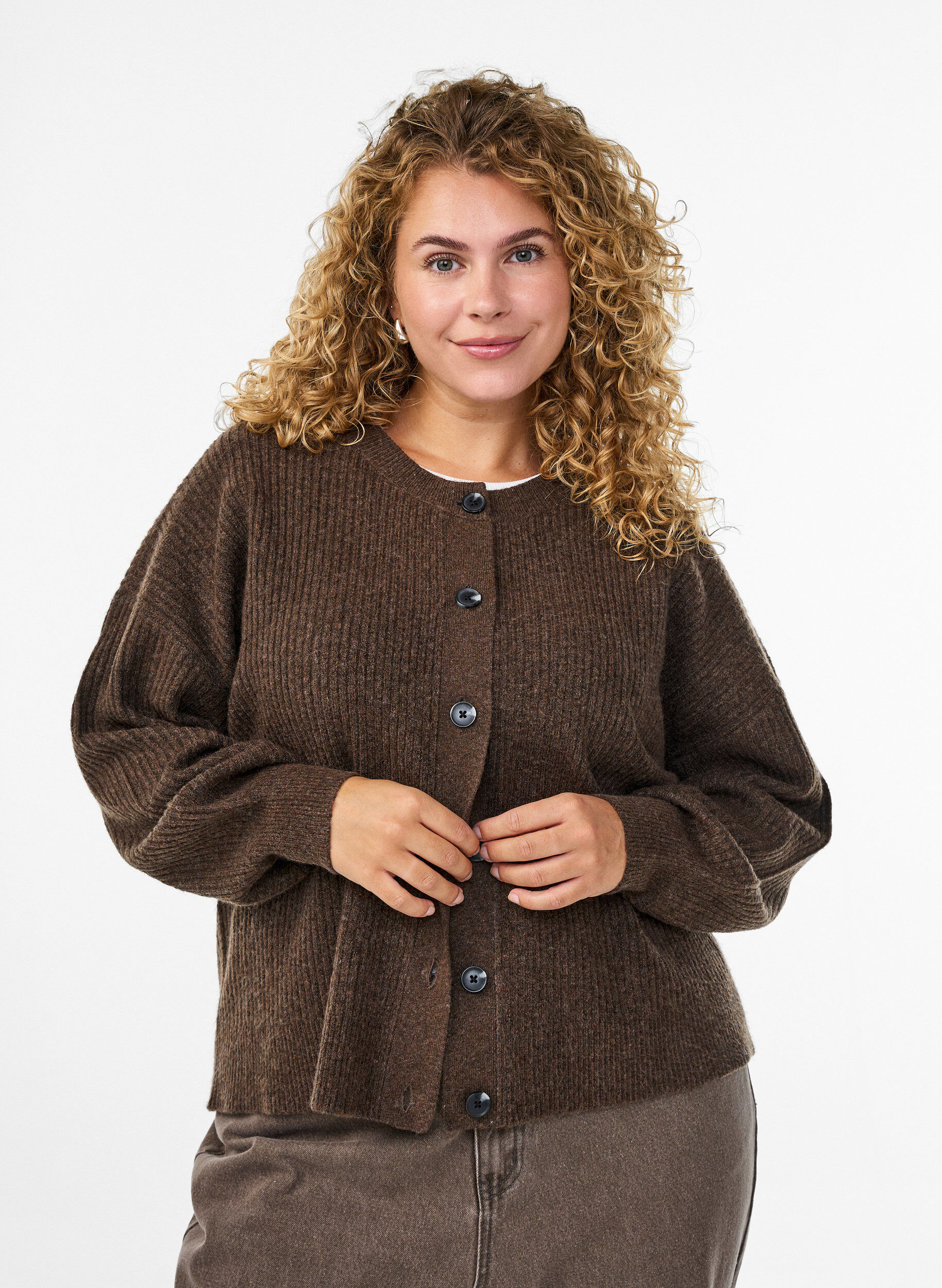 Cardigan en tricot c&ocirc;tel&eacute; avec boutons, Marron, Model