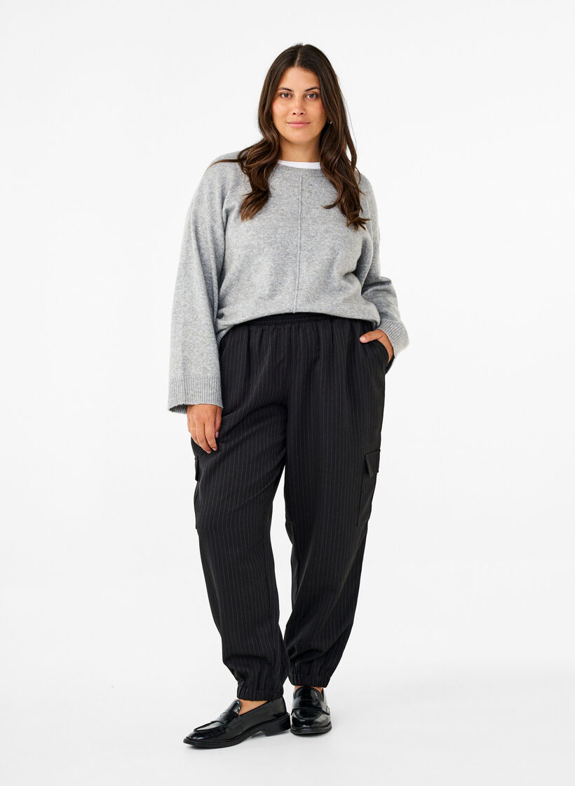 Broek met cargozakken en een elastische taille, Zwart, Model image number 0