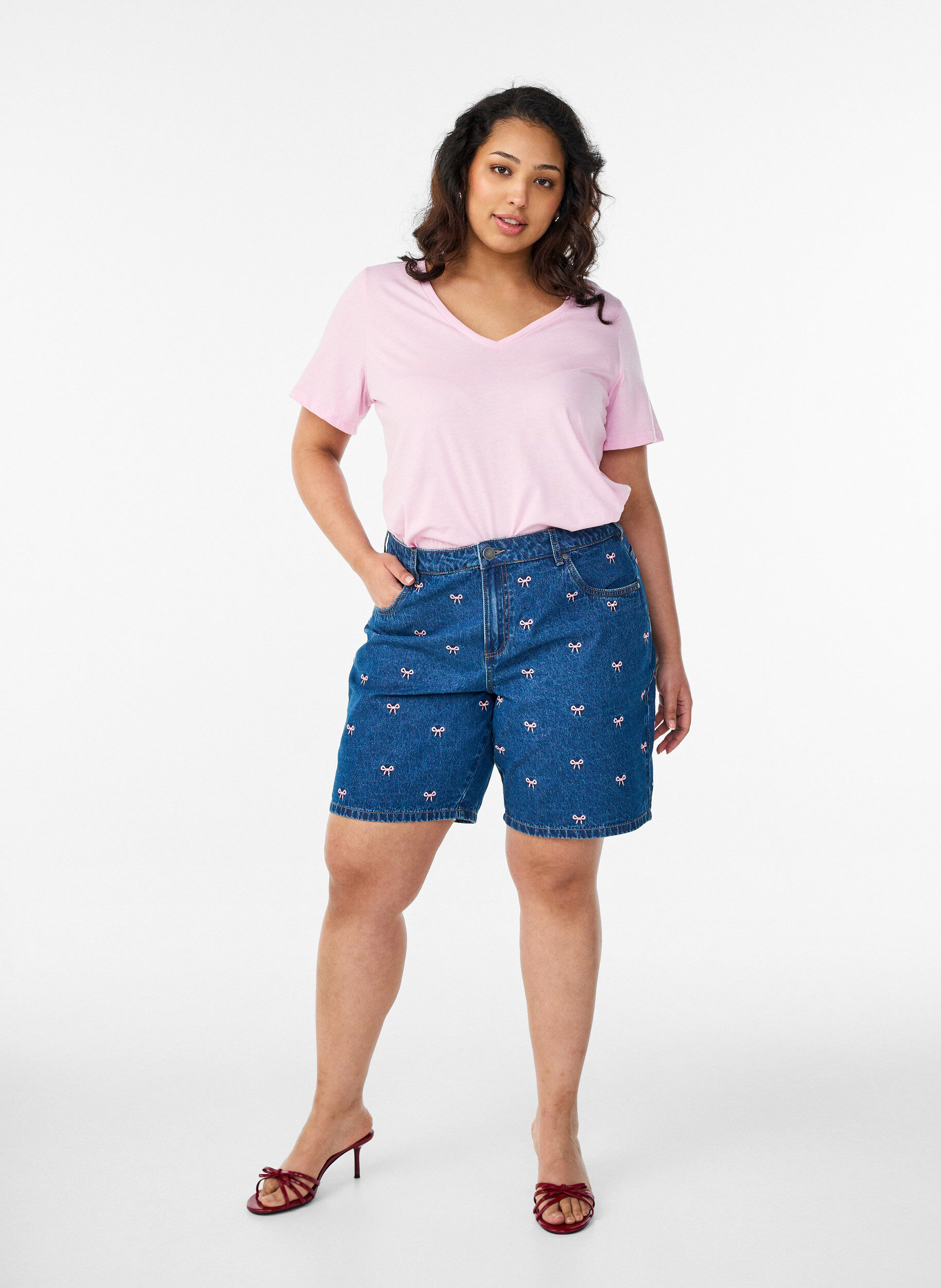 ZizziT-shirt &agrave; manches courtes avec col en V, Rose, Model image number 1