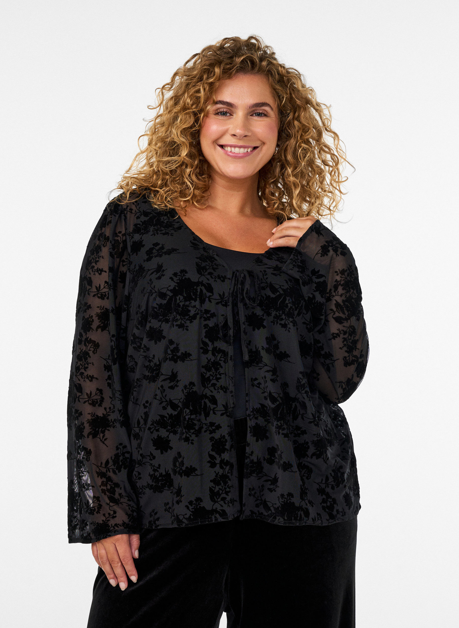 ZizziBlouse en maille ouverte devant avec motif floral, Noir, Model image number 0