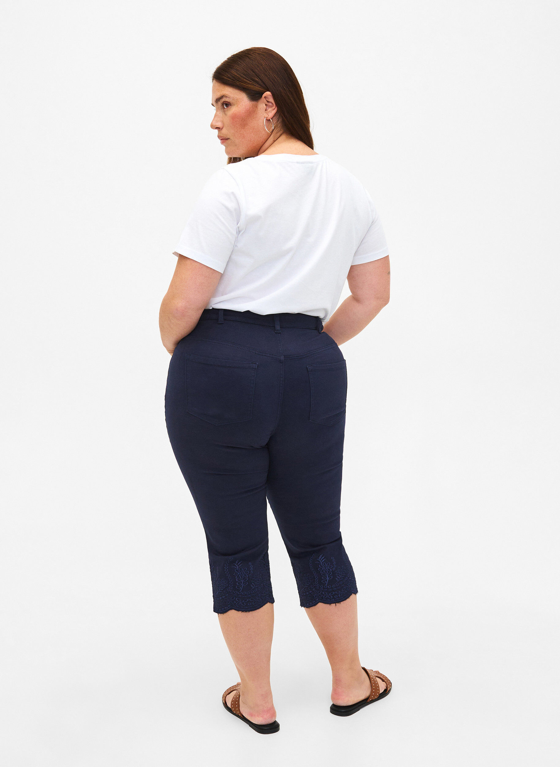 Zizzi Capribroeken met hoge taille en broderie anglaise, Night Sky, Model image number 1