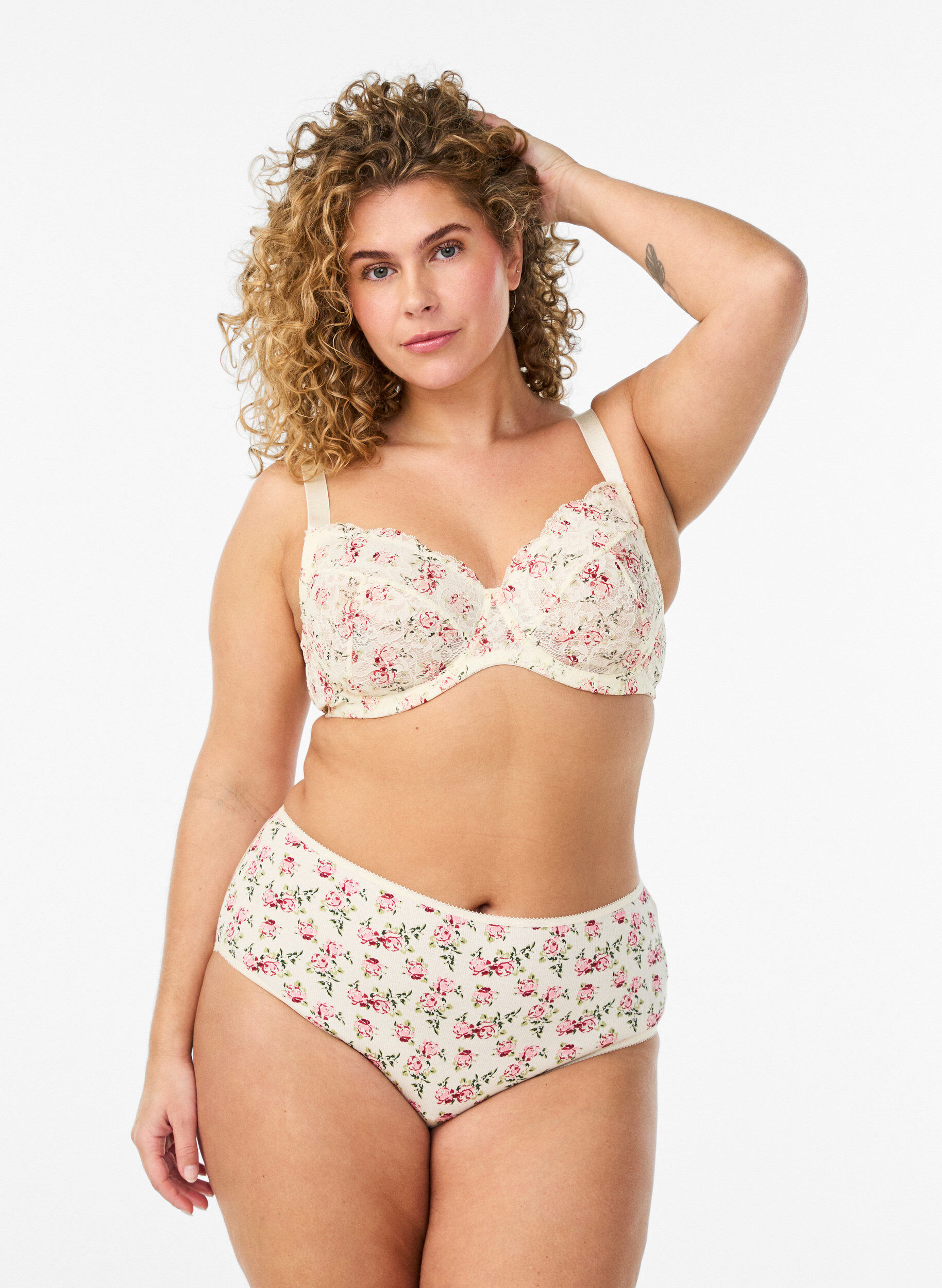 Zizzi Lot de 5 culottes c&ocirc;tel&eacute;es en coton, Vanille, Model image number 0