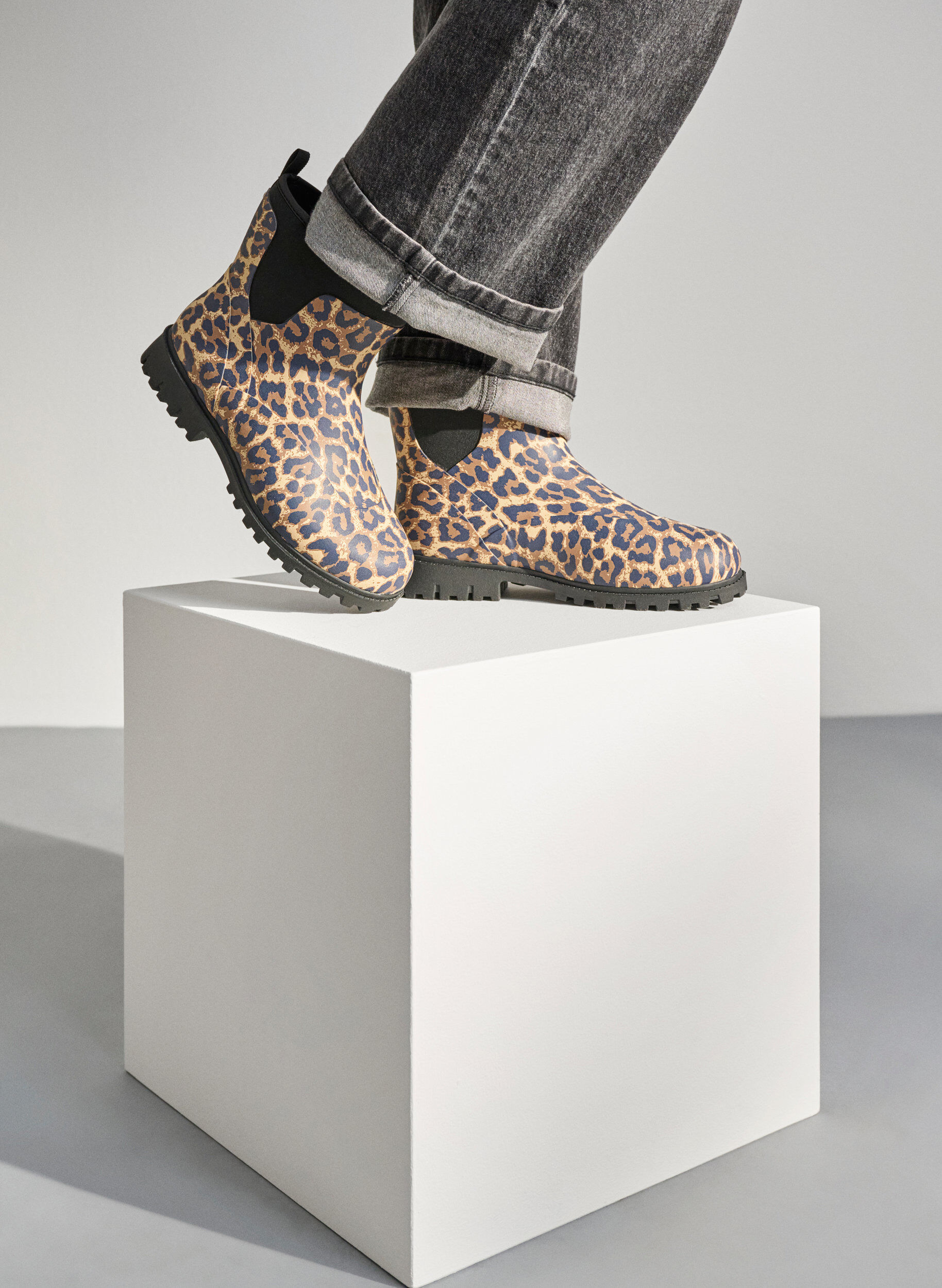 ZizziWide fit - Korte regenlaarzen met elastische neopreen schacht, Leopard AOP, Image image number 0