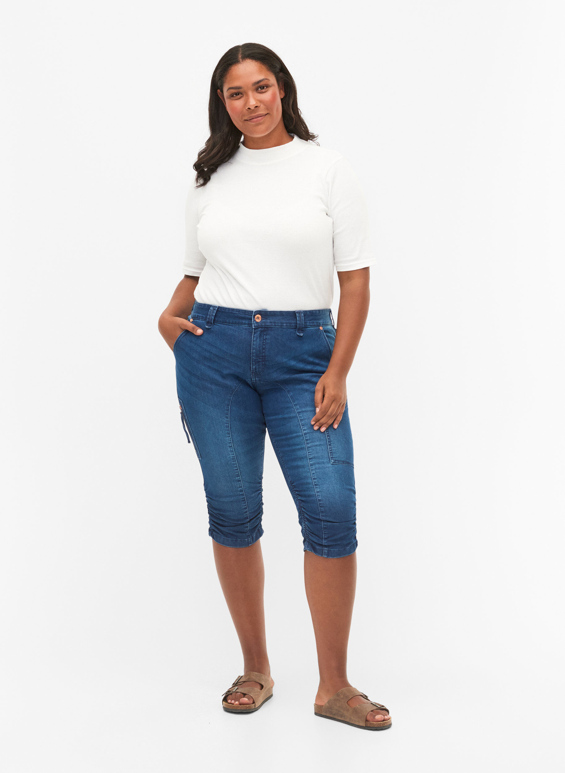 Zizzi Jean capri coupe slim avec poches, Bleu, Model image number 0