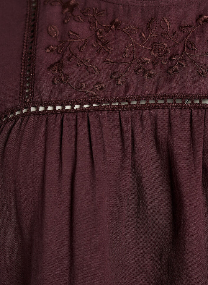 Blouse avec broderie et bordure broderie ajour&eacute;e, Bordeaux fonc&eacute;, Packshot image number 2