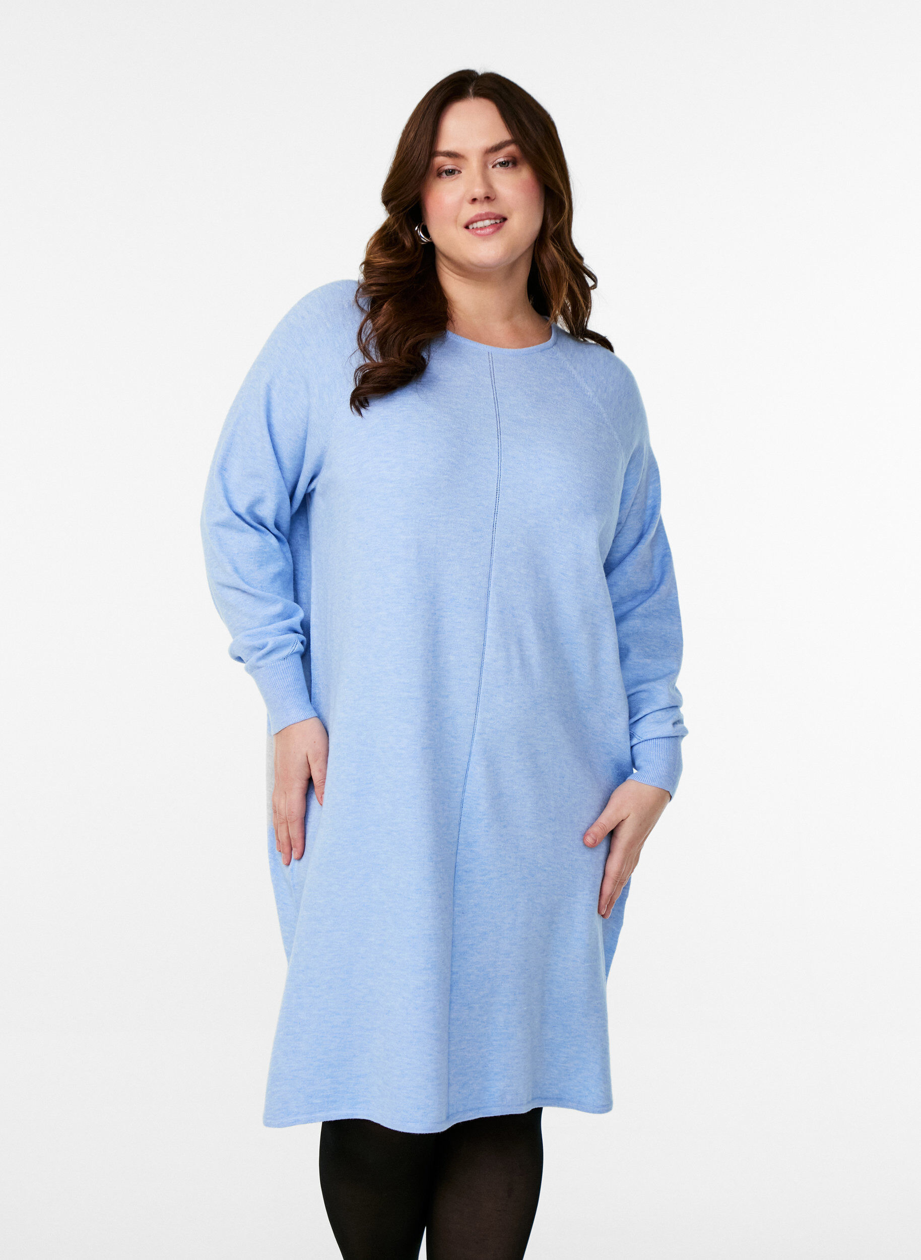 Zizzi Robe en maille avec un col rond et un motif tricot&eacute;, Della R. Blue Mel., Model image number 0