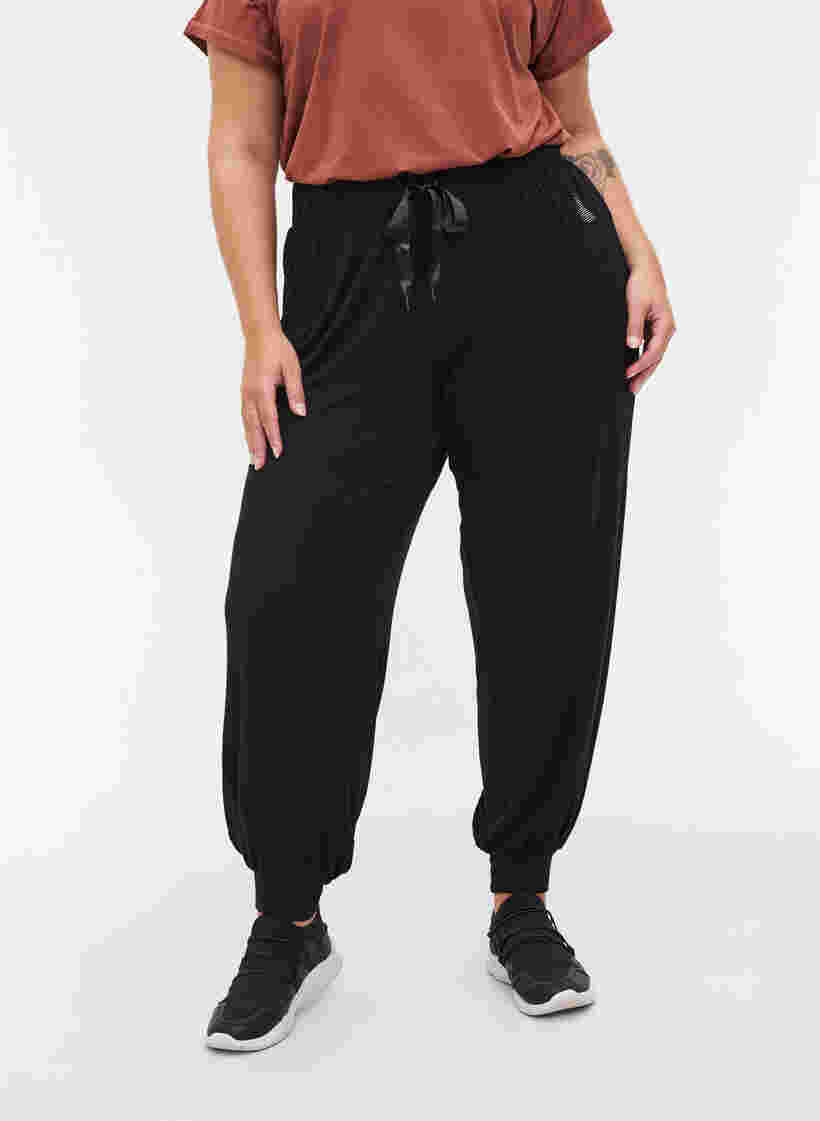 Pantalon d'entraînement ample en viscose, Black, Model image number 2