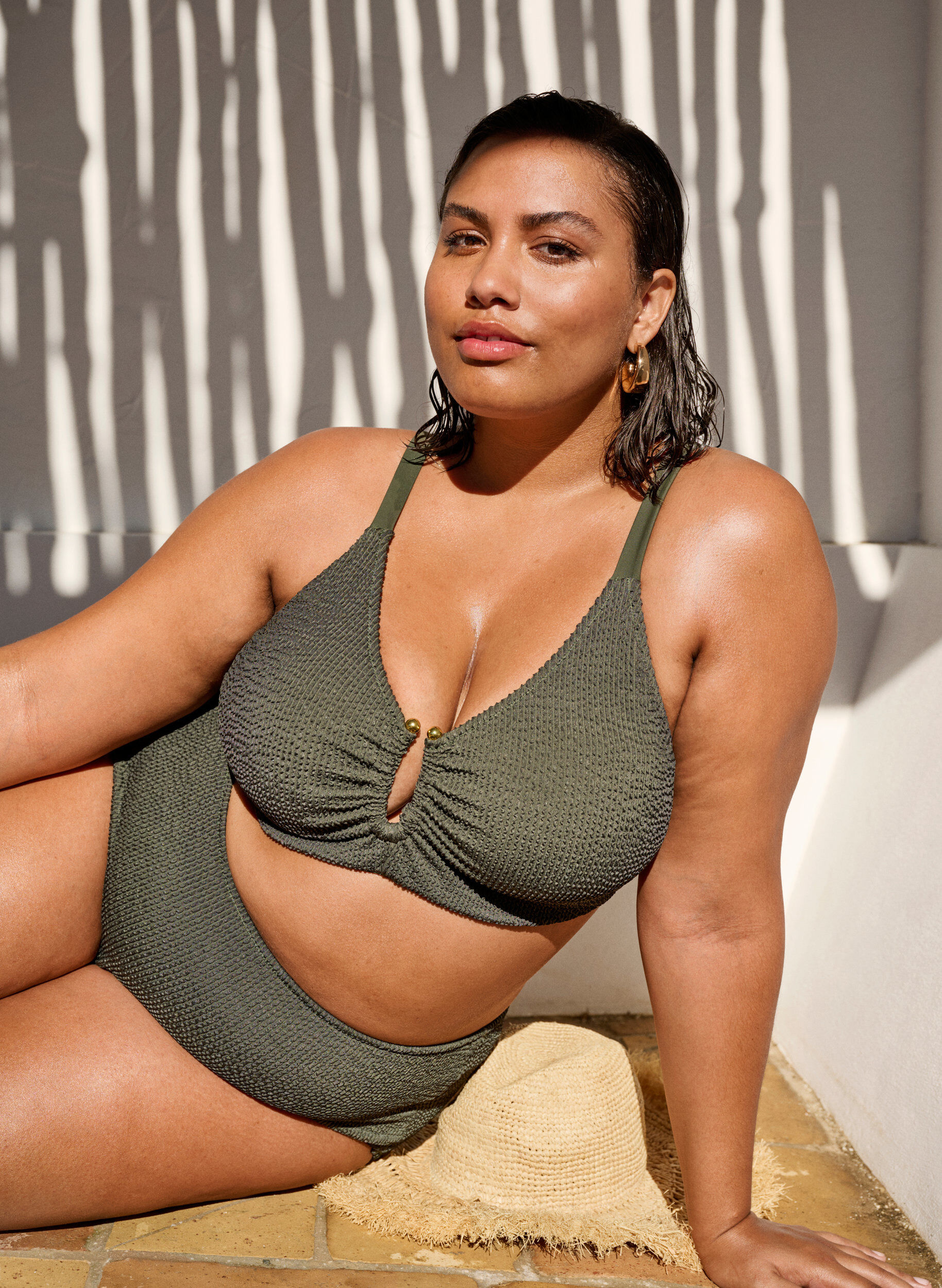 ZizziBikinibroekje met textuur en hoge taille, Groen, Image image number 0