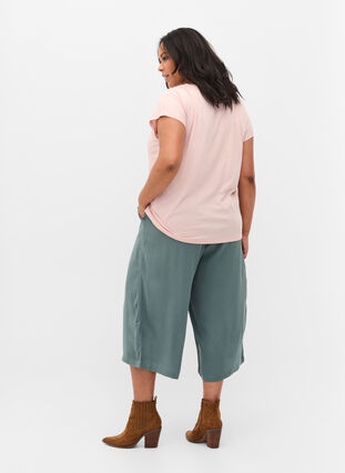 Pantalon-culotte ample en viscose, Balsam Green, Model image number 1