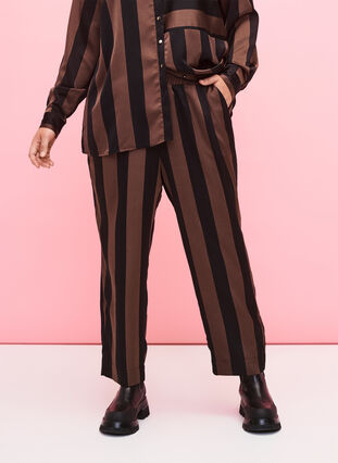 Pantalon court à rayures, Chestnut/B. Stripes, Model image number 2