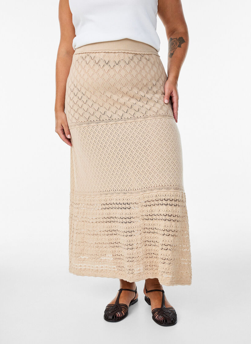 Jupe tricot&eacute;e avec broderie ajour&eacute;e, Beige, Model image number 2