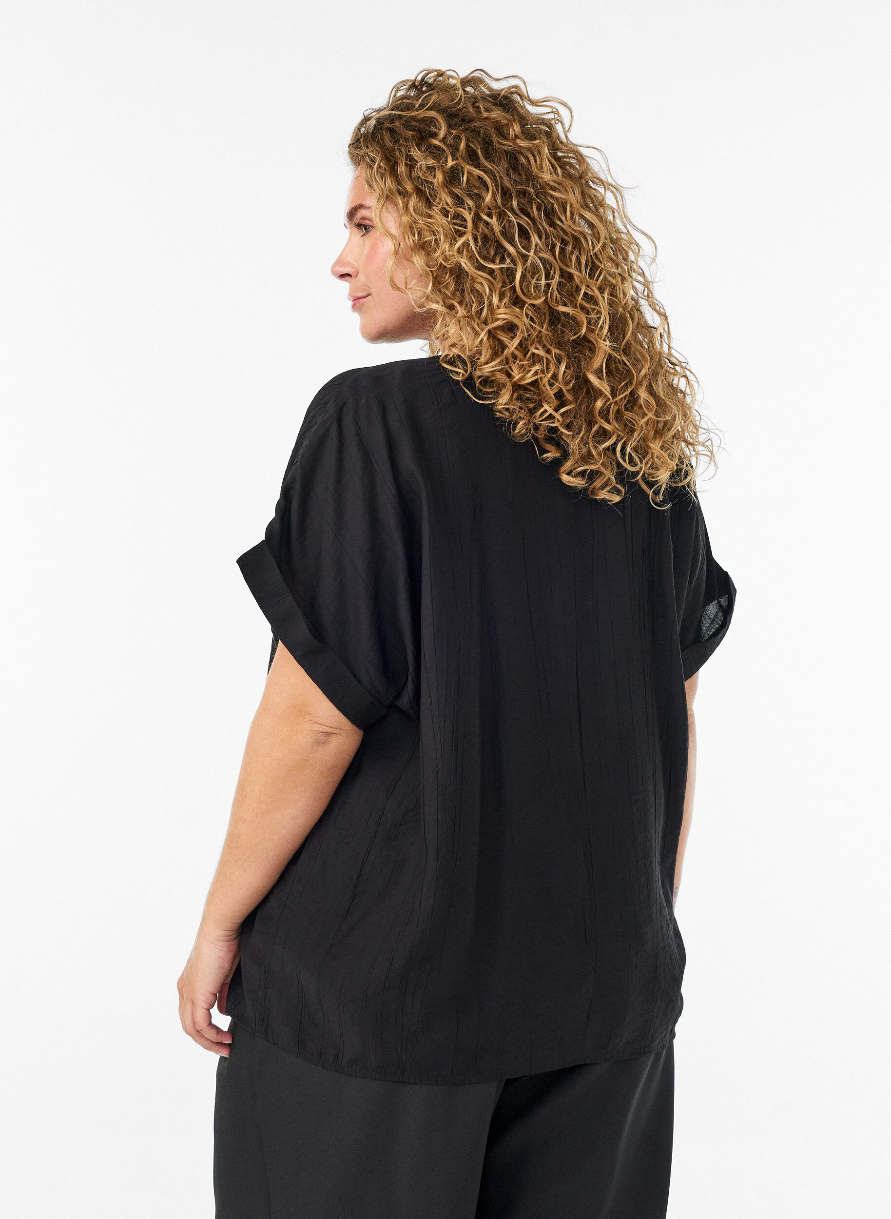 ZizziBlouse textur&eacute;e en viscose avec boutons, Noir, Model image number 2