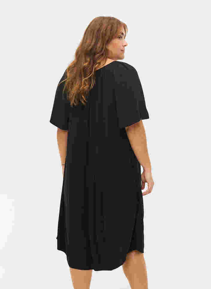 Robe en viscose à manches courtes, Black, Model image number 1