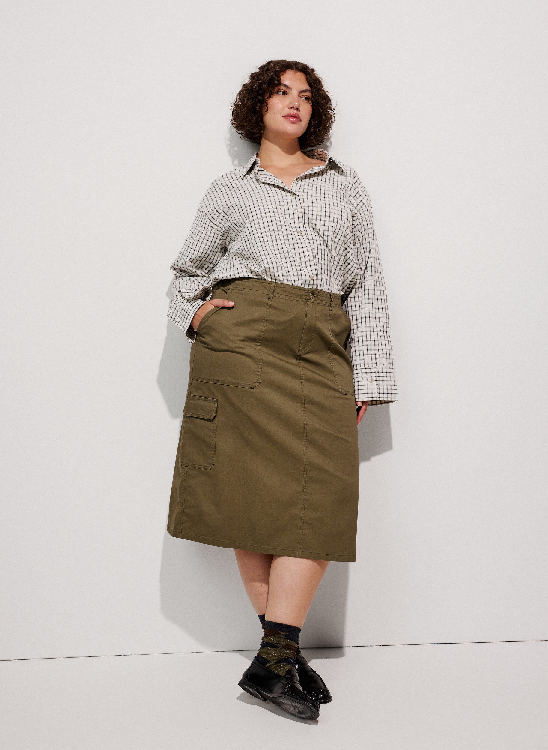 Jupe cargo en coton avec fente &agrave; l'arri&egrave;re, Vert, Model