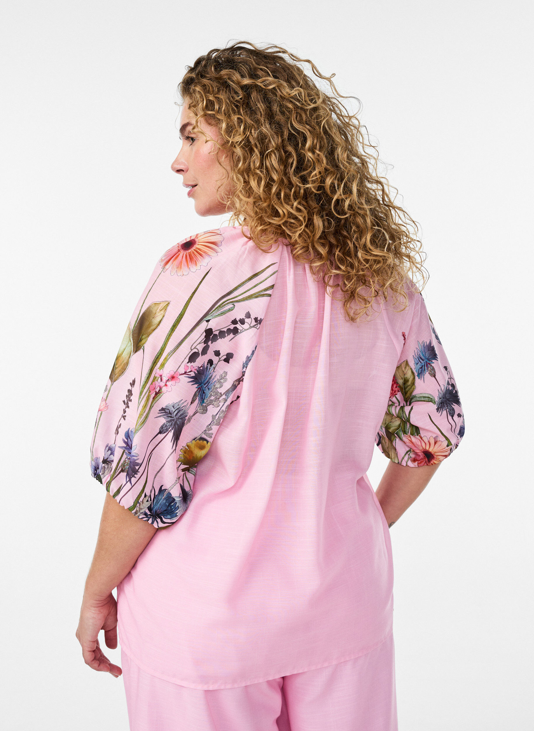ZizziBlouse met bloemenprint mouwen en strikdetail, Roze, Model image number 2