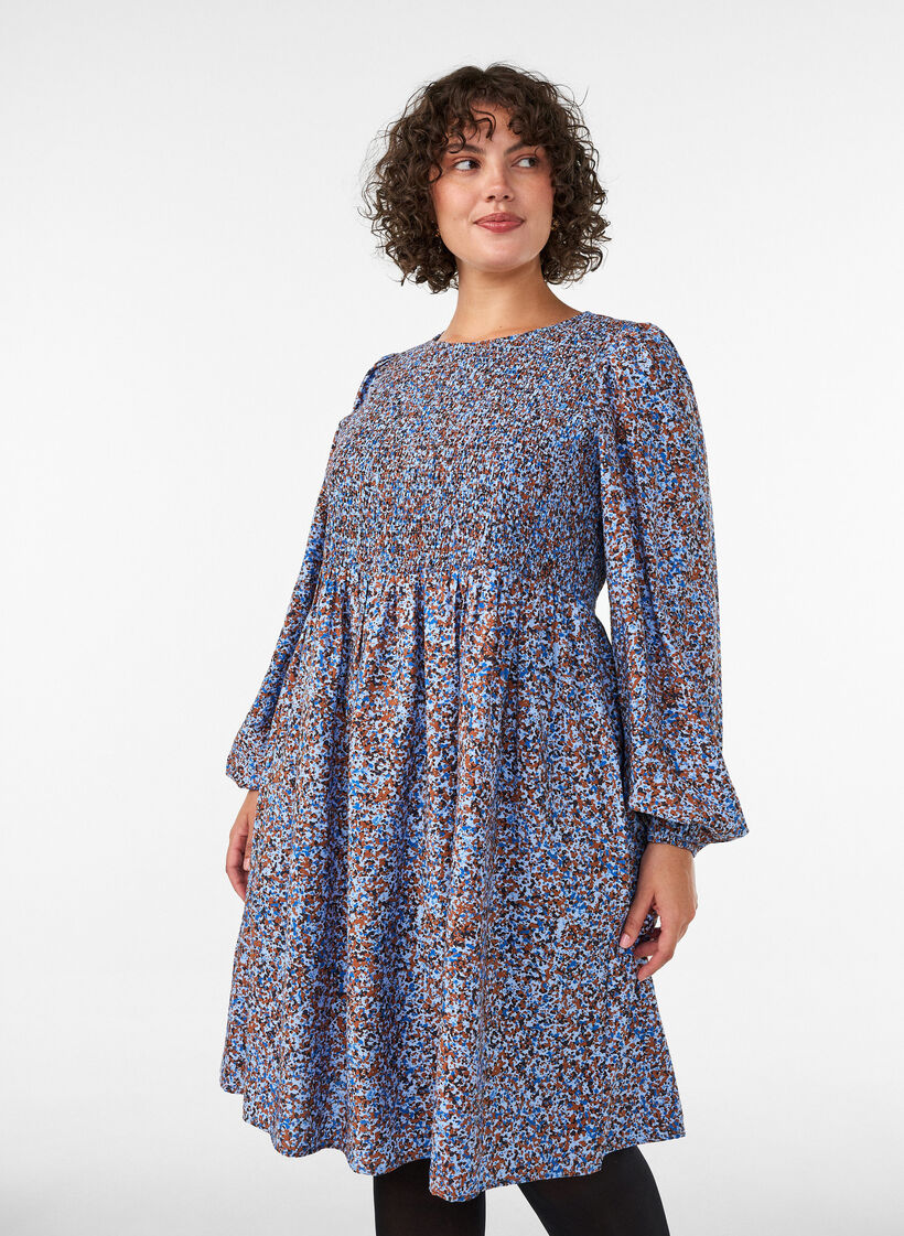 Robe smock&eacute;e en viscose &agrave; imprim&eacute; int&eacute;gral, Bleu Clair, Model image number 0
