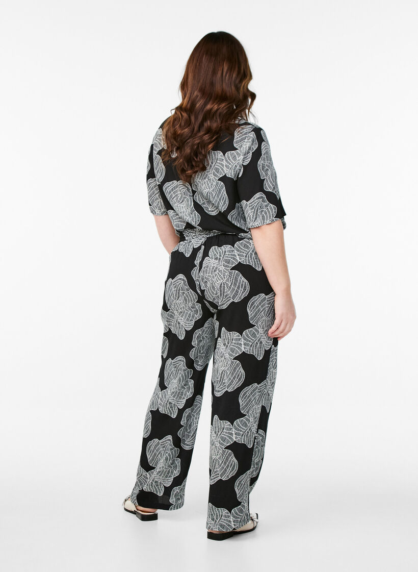 Pantalon ample en viscose avec poches, Noir, Model image number 1