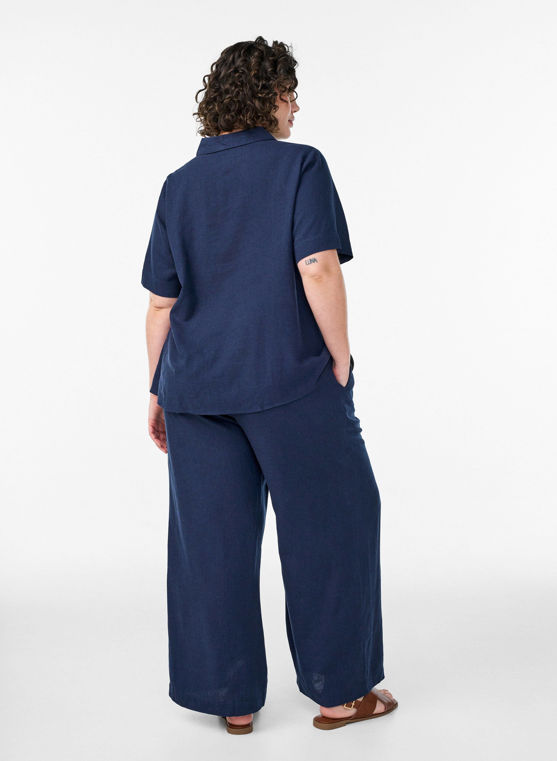 Zizzi Pantalon large en lin et viscose, Bleu, Model image number 1
