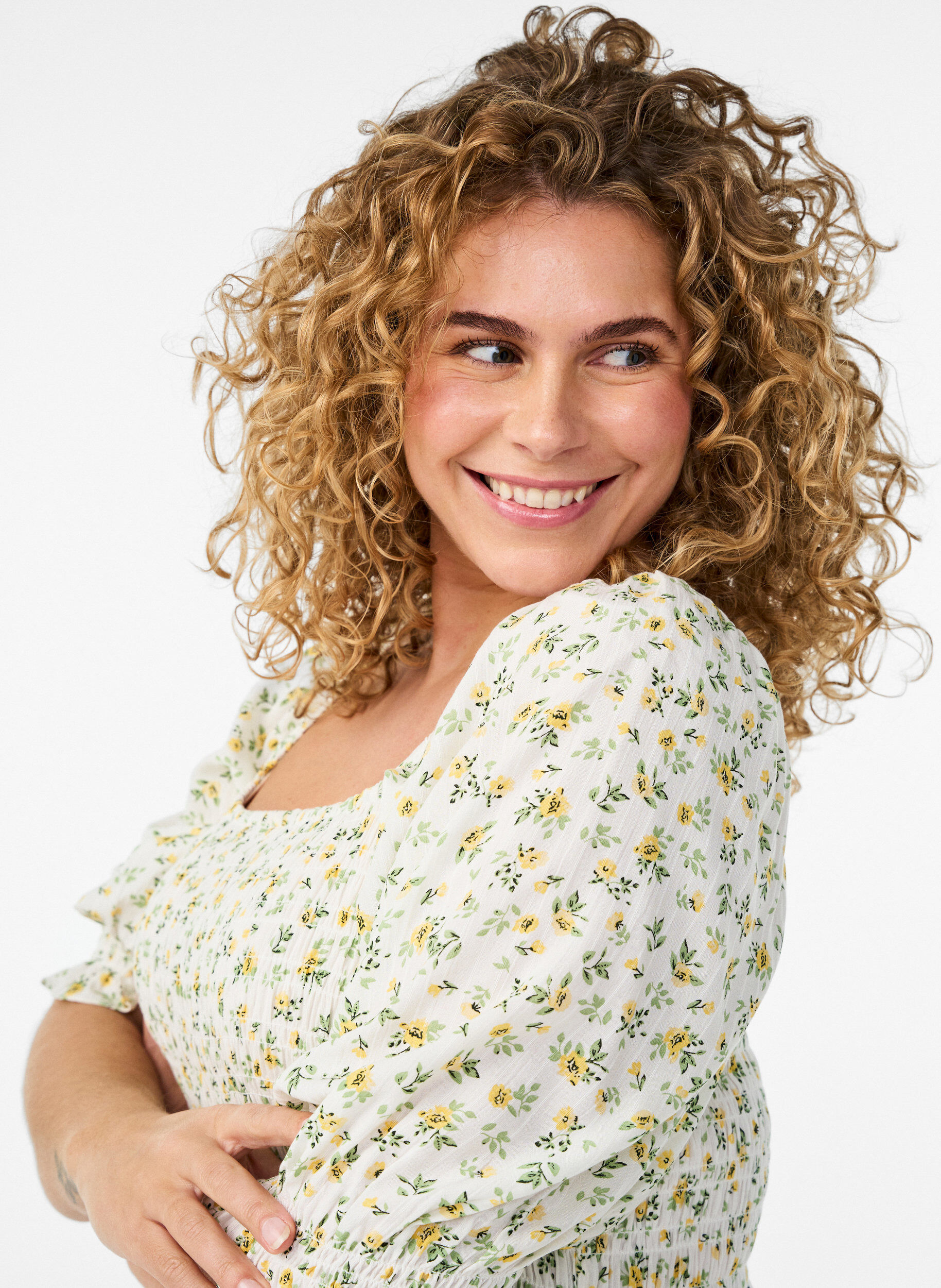 ZizziRobe d'&eacute;t&eacute; florale en viscose, Blanc, Model image number 2