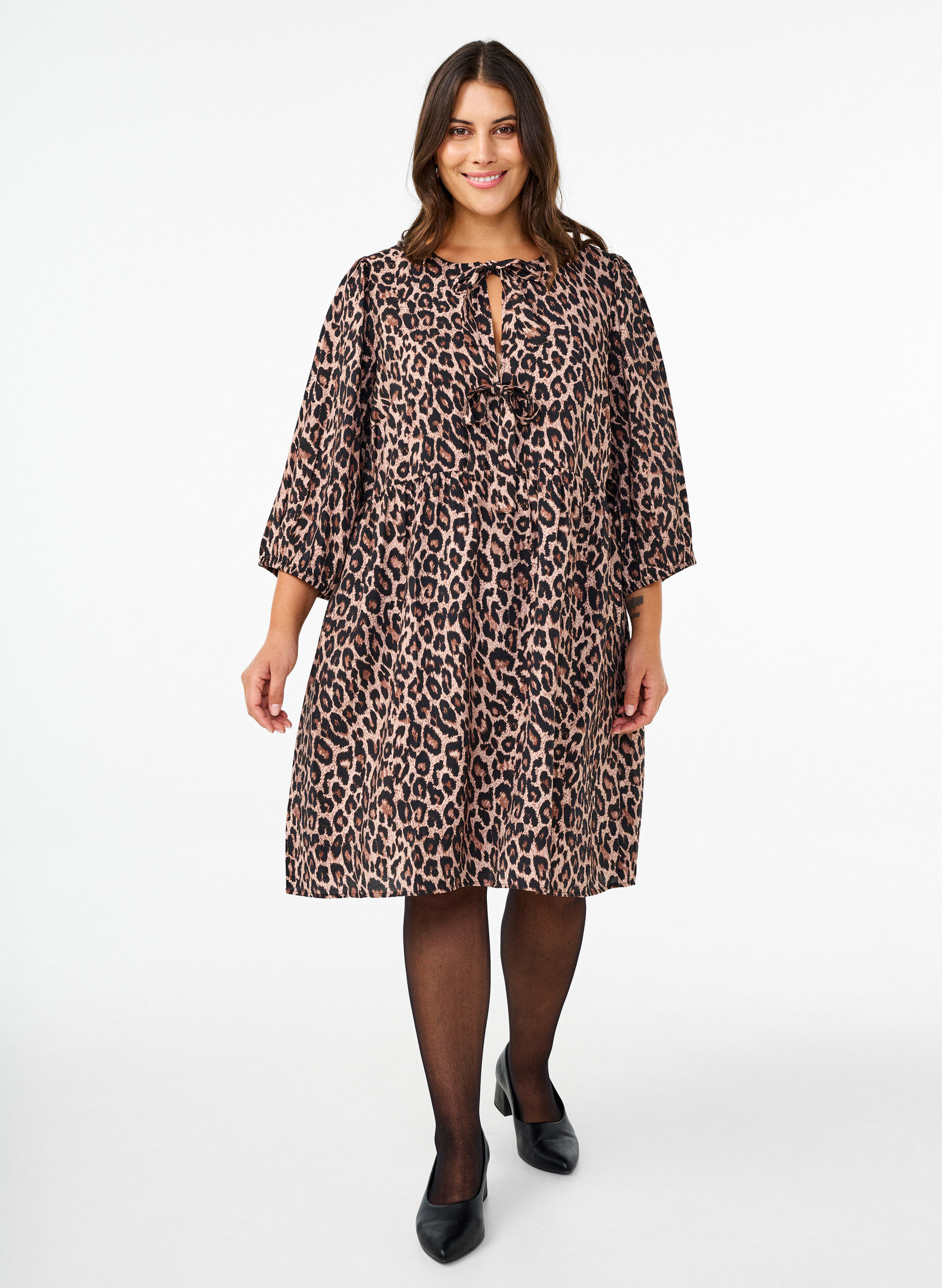 ZizziJurk met strikken en 3/4 mouwen, LEO AOP, Model image number 3