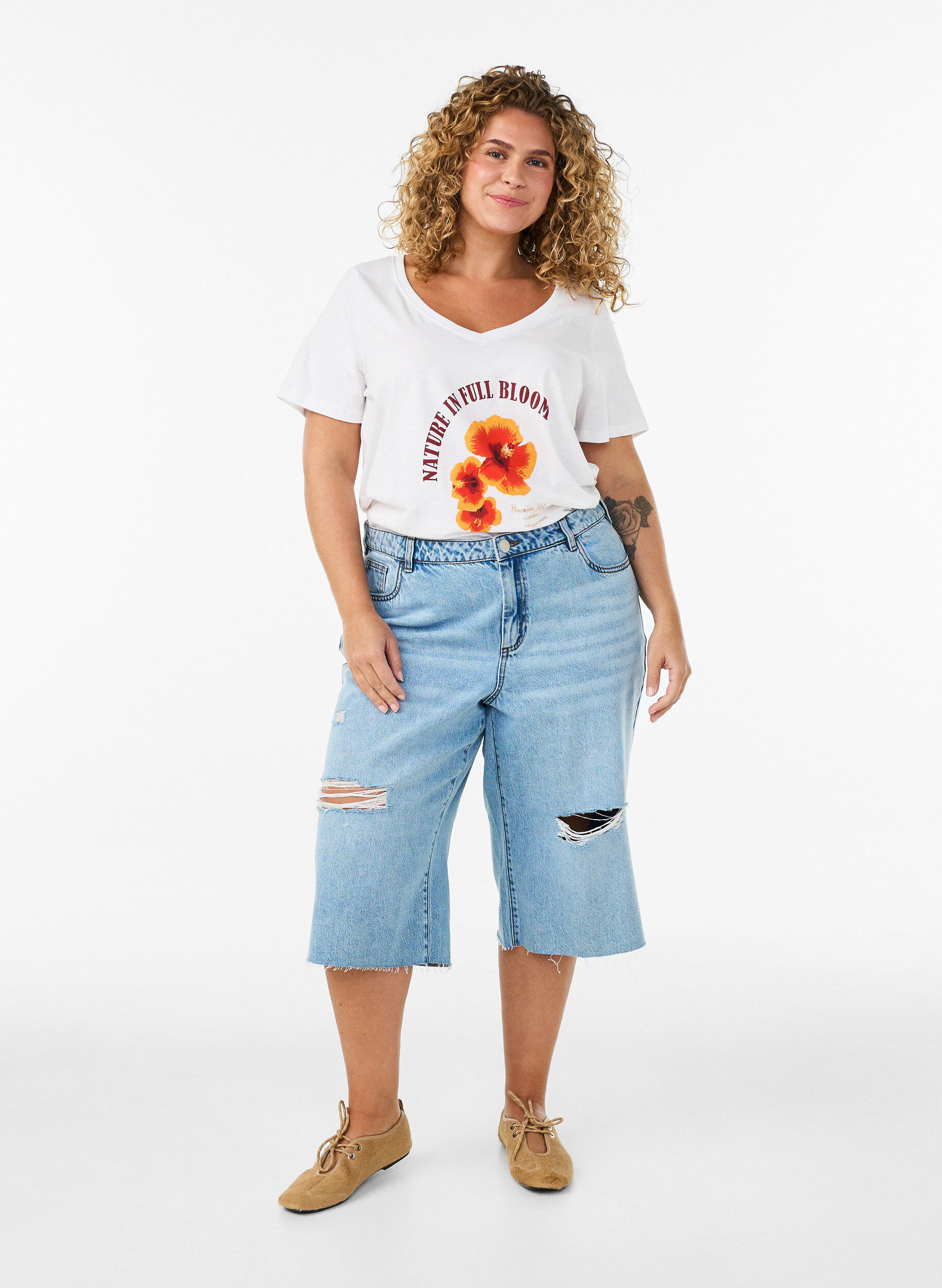 ZizziKatoenen T-shirt met V-hals en print aan de voorkant, Wit, Model image number 1