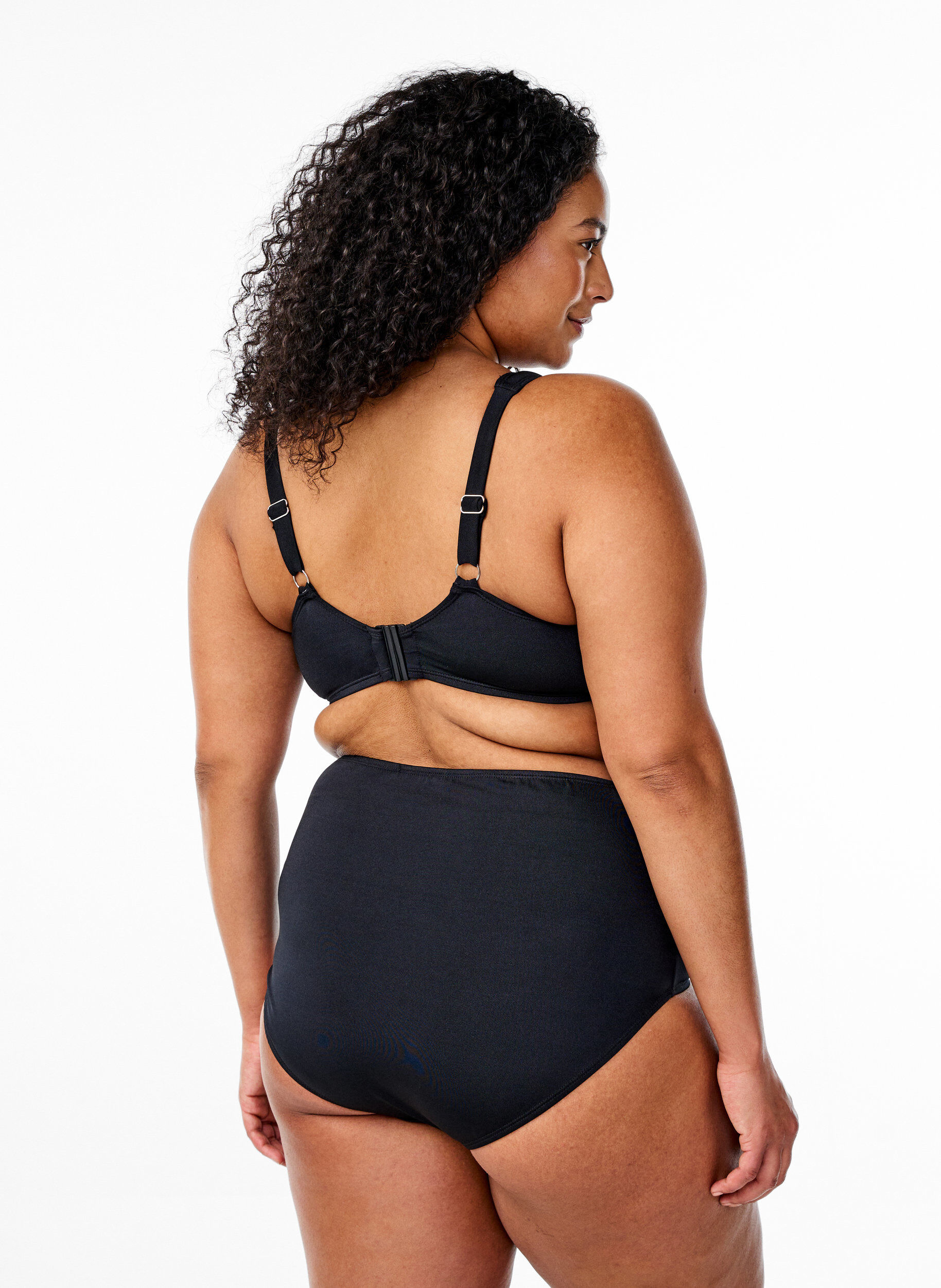 ZizziVolledig dekkende bikinitop met beugel, Zwart, Model image number 2