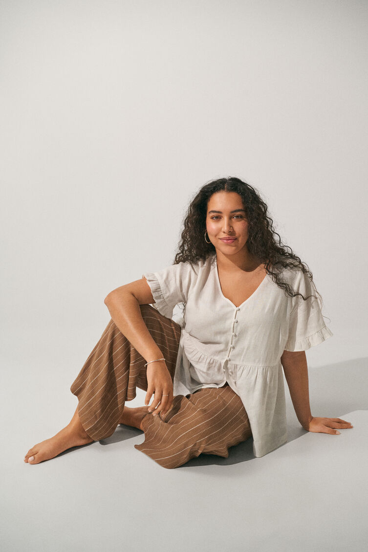 Outfit van linnen en viscose, , Model