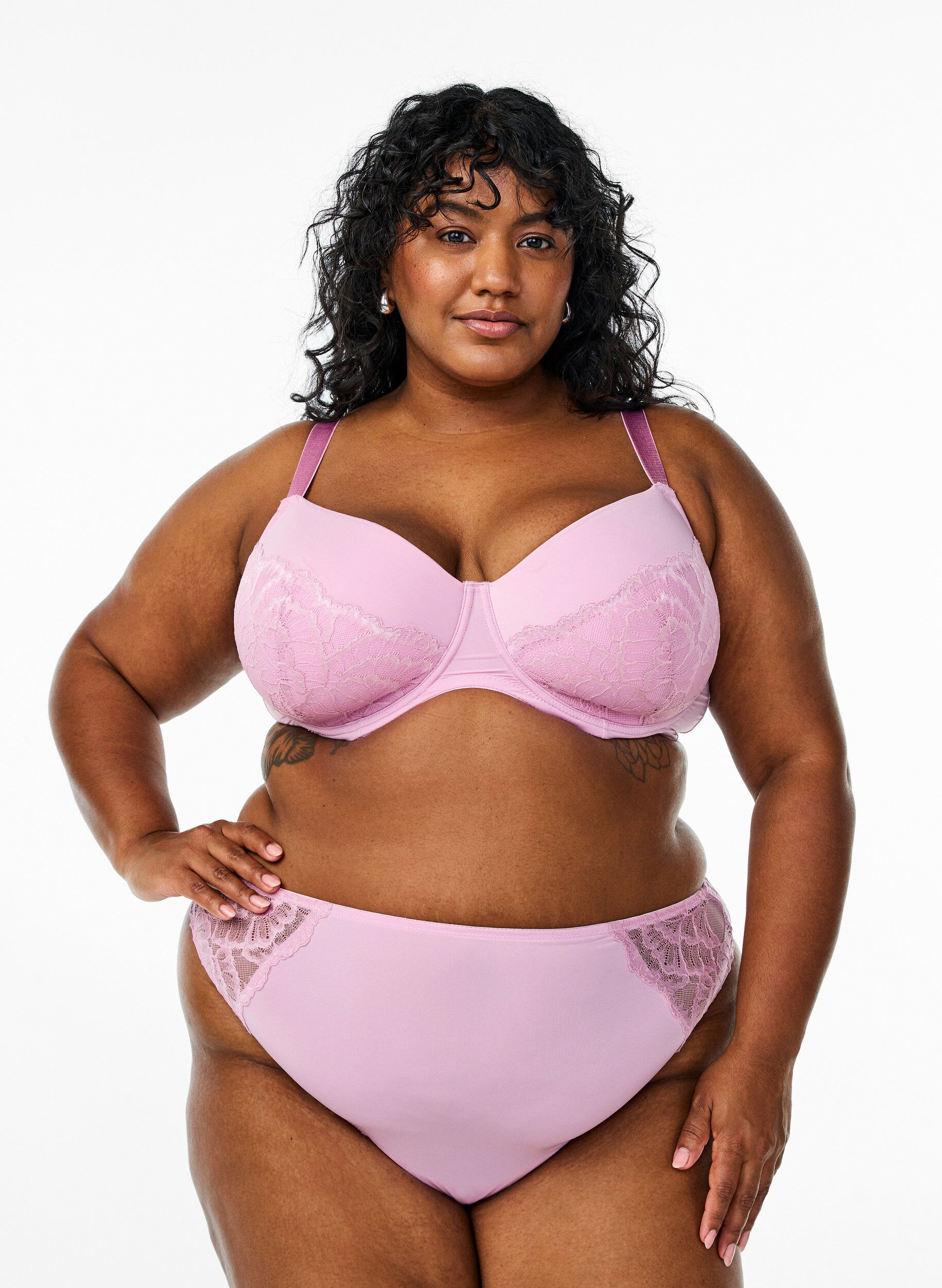Zizzi Soutien-gorge rembourr&eacute; avec armatures et dentelle, Mauve, Model image number 1