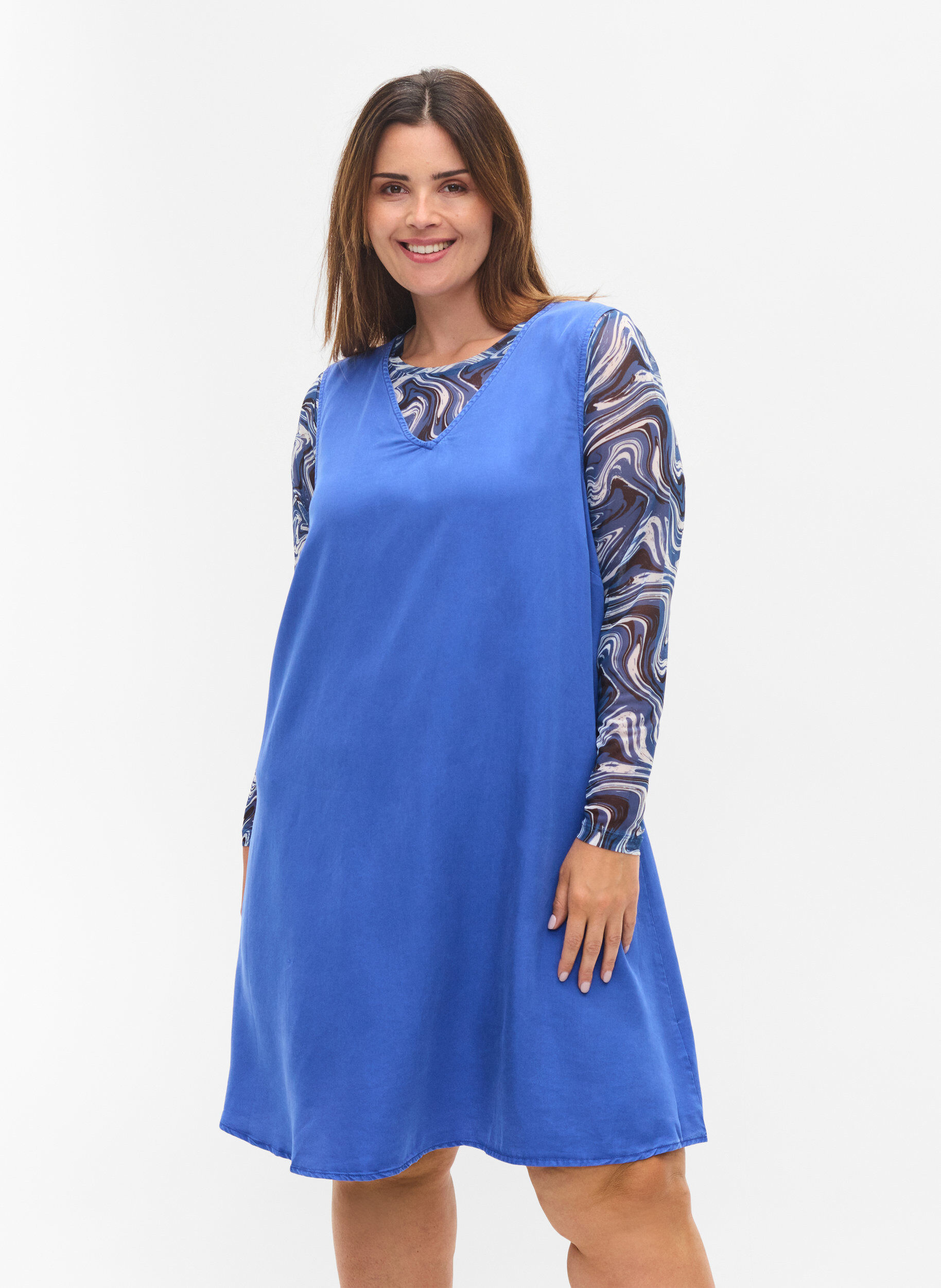 Zizzi Robe de type Spencer avec d&eacute;collet&eacute; en V, Dazzling Blue, Model image number 0