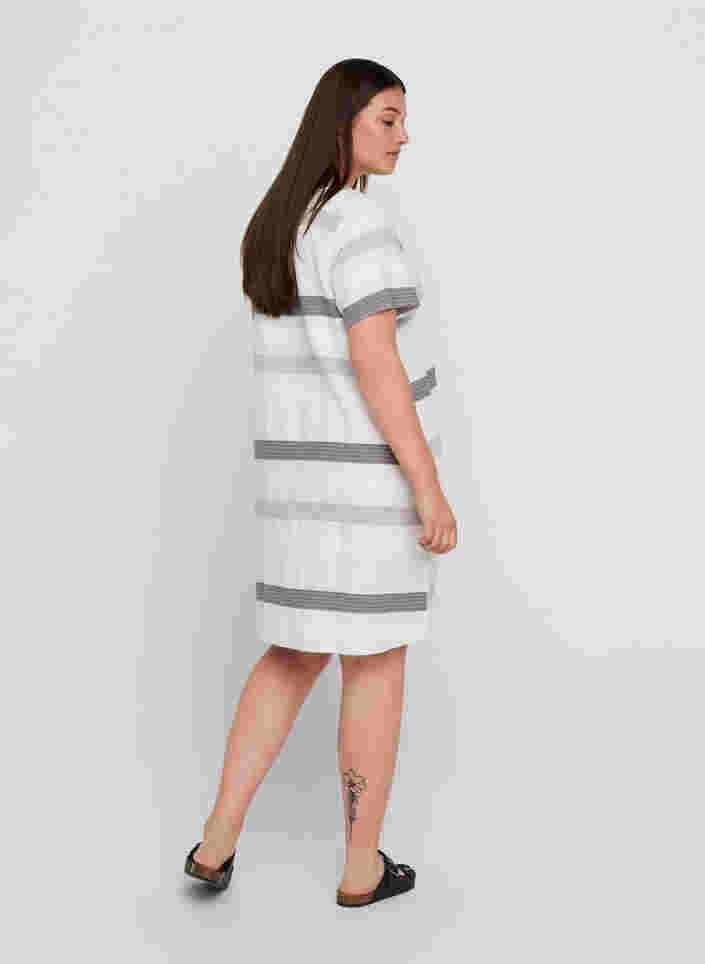 Robe rayée à manches courtes, White Stripe, Model image number 1