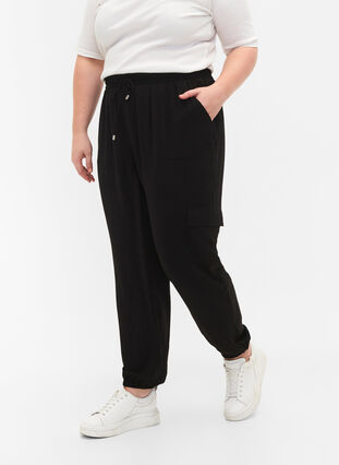 Pantalon cargo de couleur unie avec de grandes poches, Black, Model image number 2